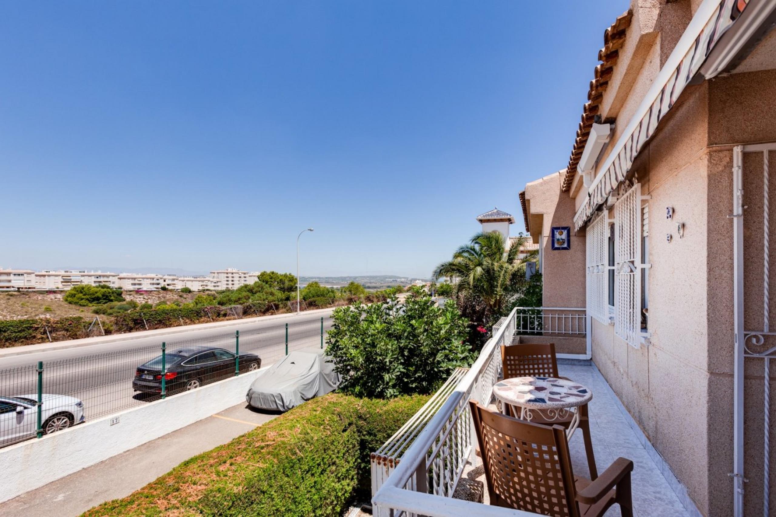 Bungalow élevé, chambres (2 + 1) +2 BaÃ'os + 2 terrasses + piscine + piste de tennis + parking, Playa de la Mata