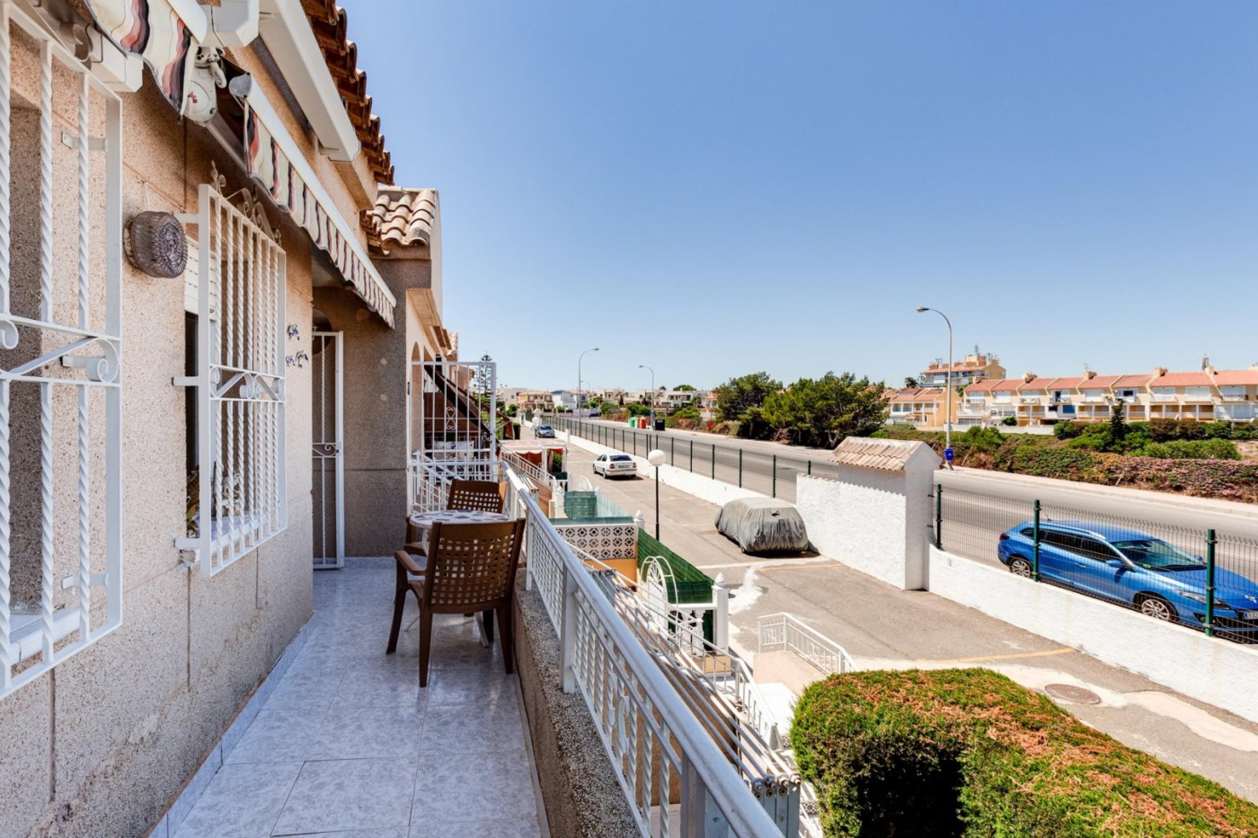 Bungalow élevé, chambres (2 + 1) +2 BaÃ'os + 2 terrasses + piscine + piste de tennis + parking, Playa de la Mata