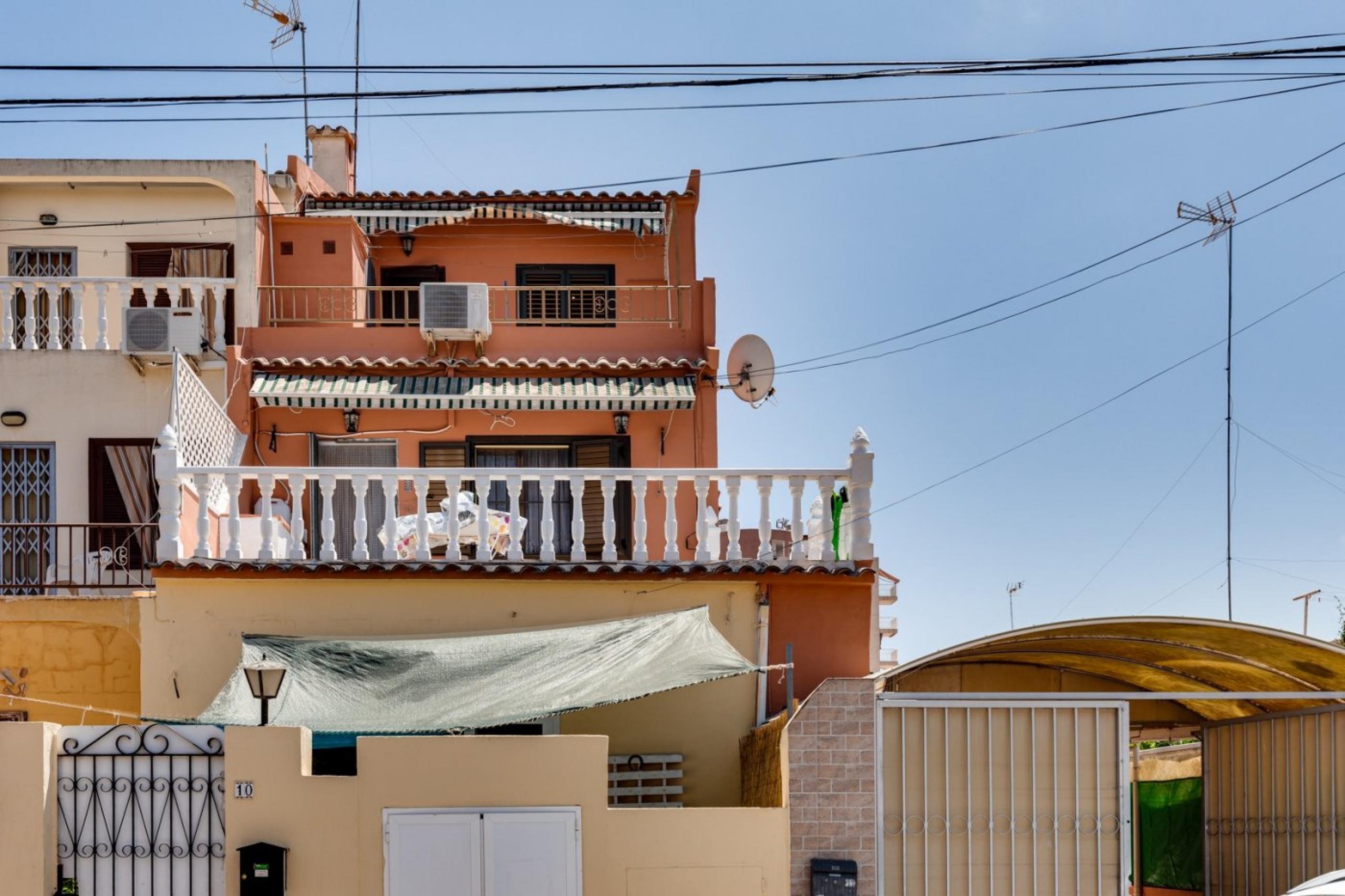 Profitez du soleil et du beau temps, même en hiver dans cette grande maison !!