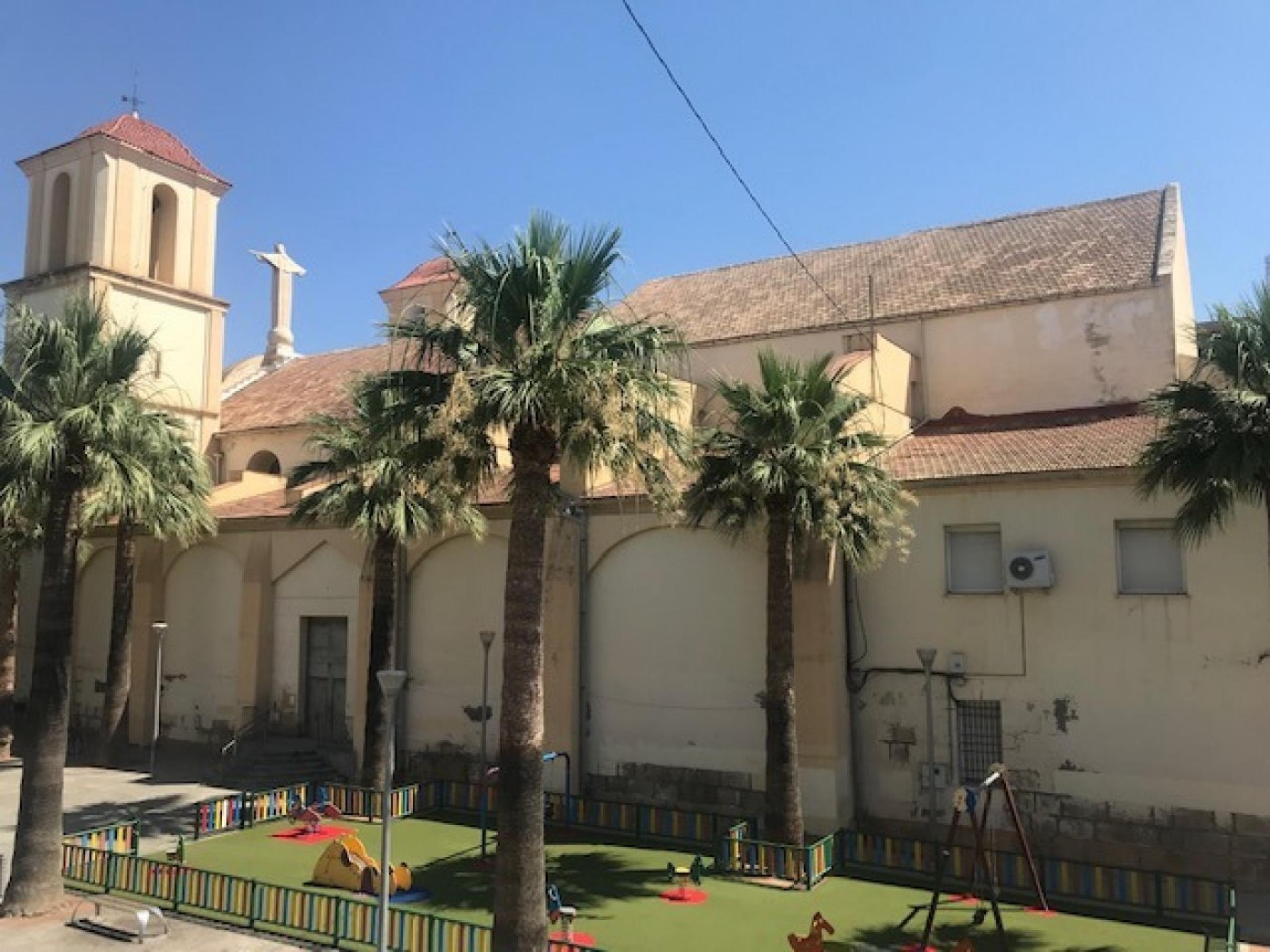 Grand plancher pour réformer l'église frontale 168 m2