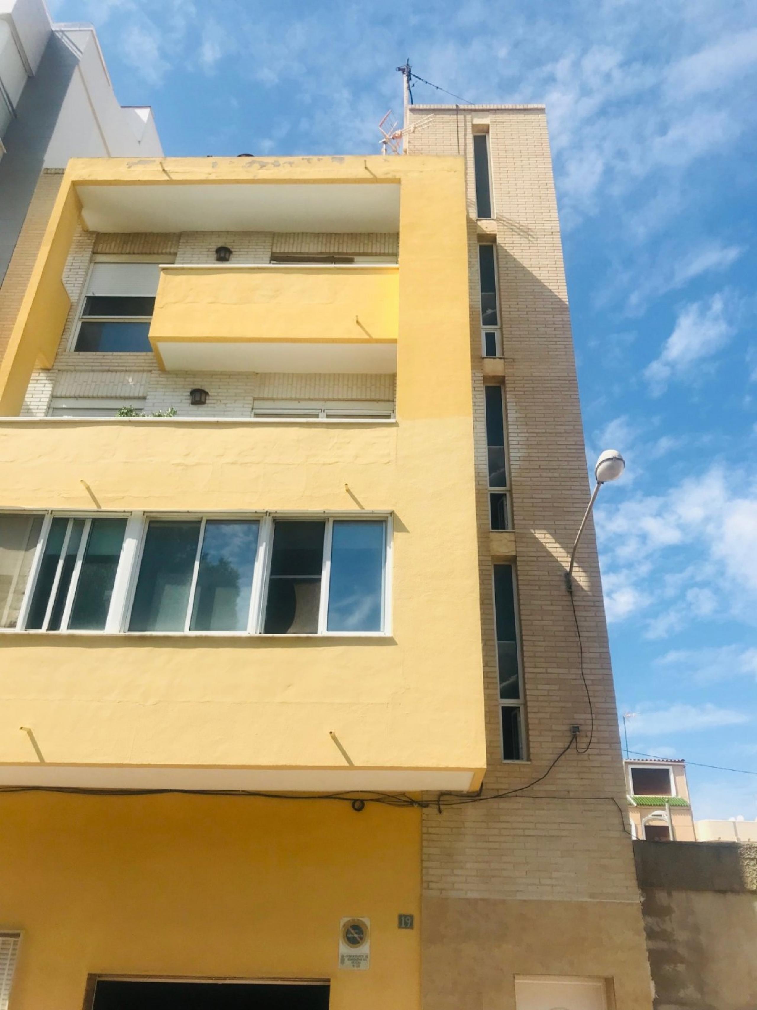 Vente - Appartement-Guardamar- 3 chambres- 1 baÃ'o- 75 m2- patio