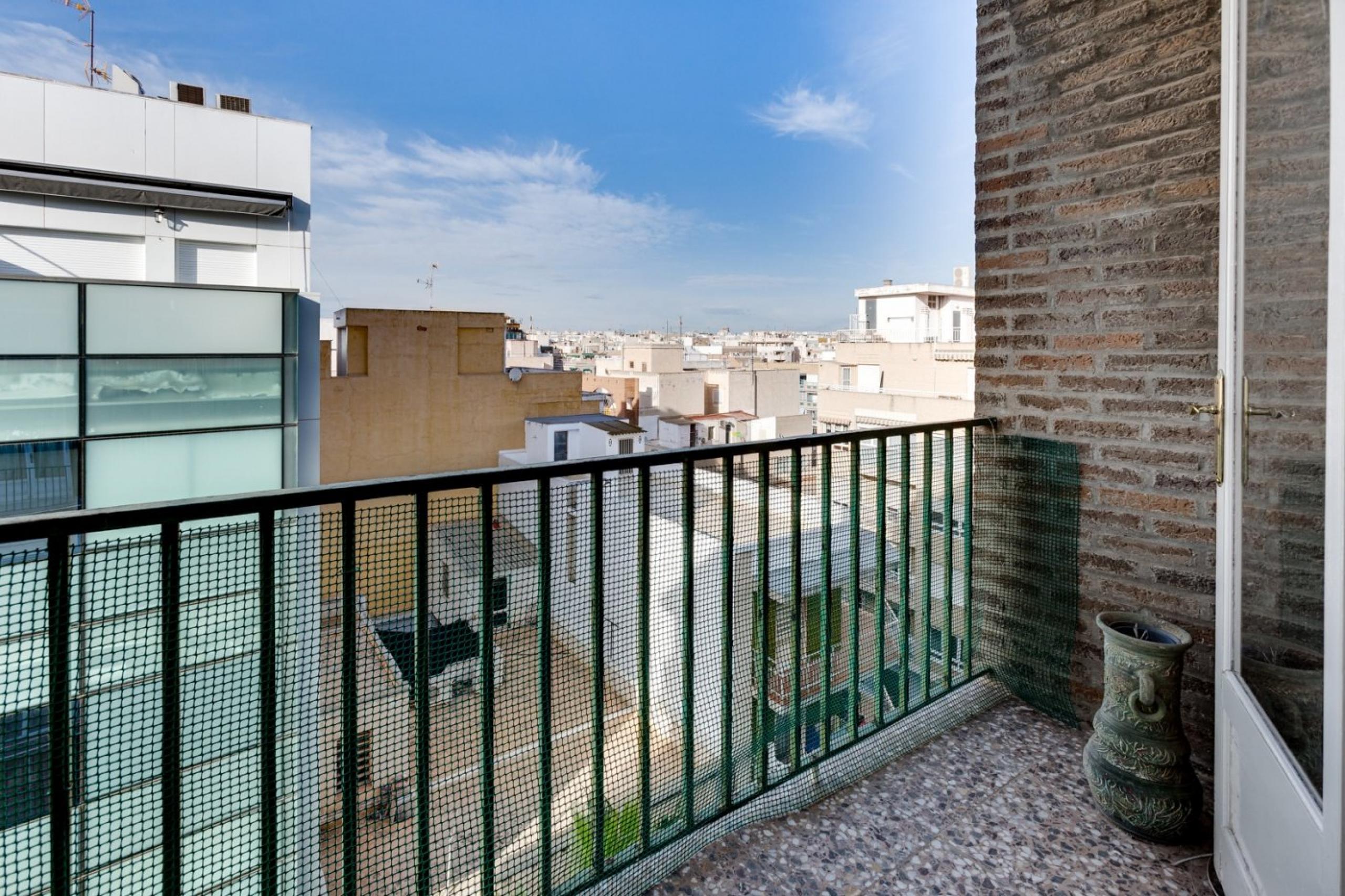 Appartement avec trois chambres à coucher + terrasse, au coeur de Torrevieja