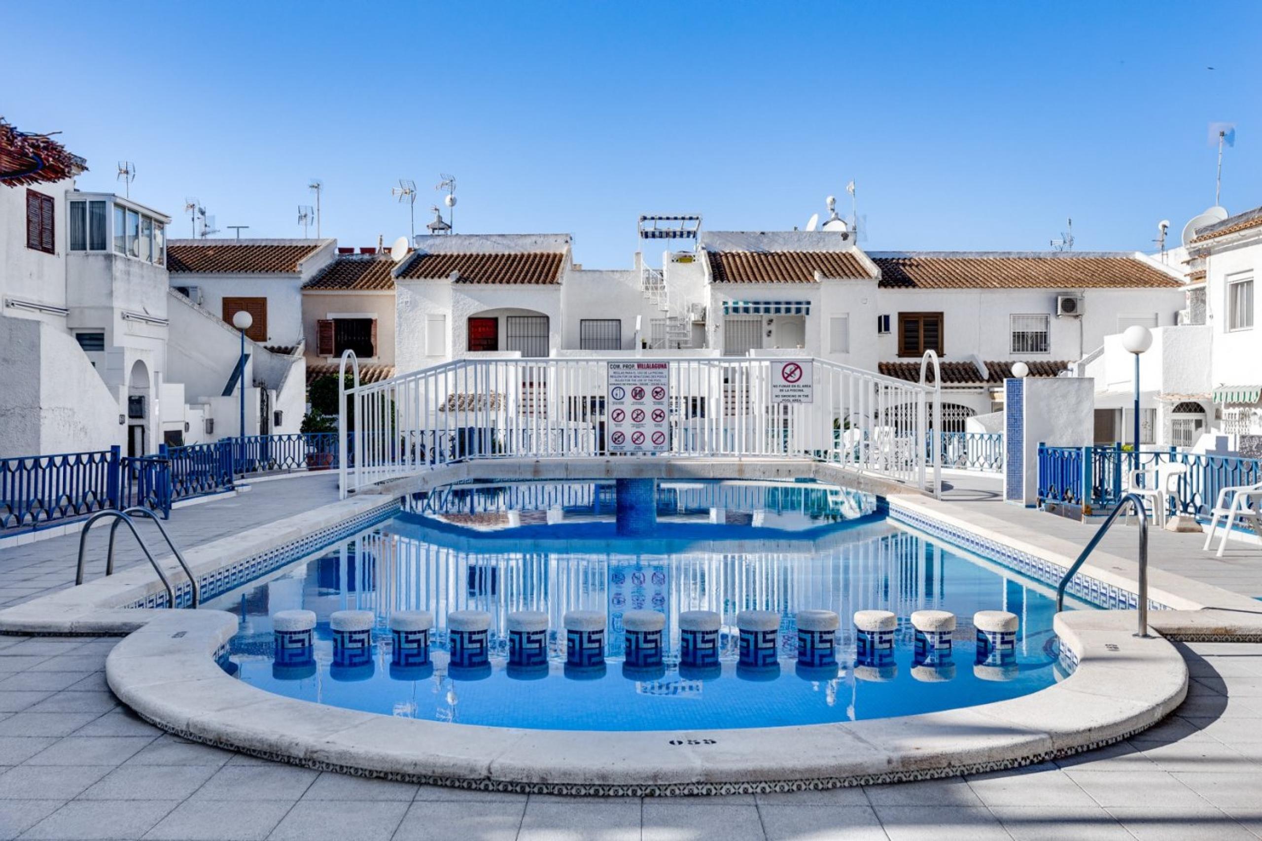 Villa 2 chambres (+ 1 extra) + terrasse 20m, piscine, emplacement La Siesta, Torrevieja