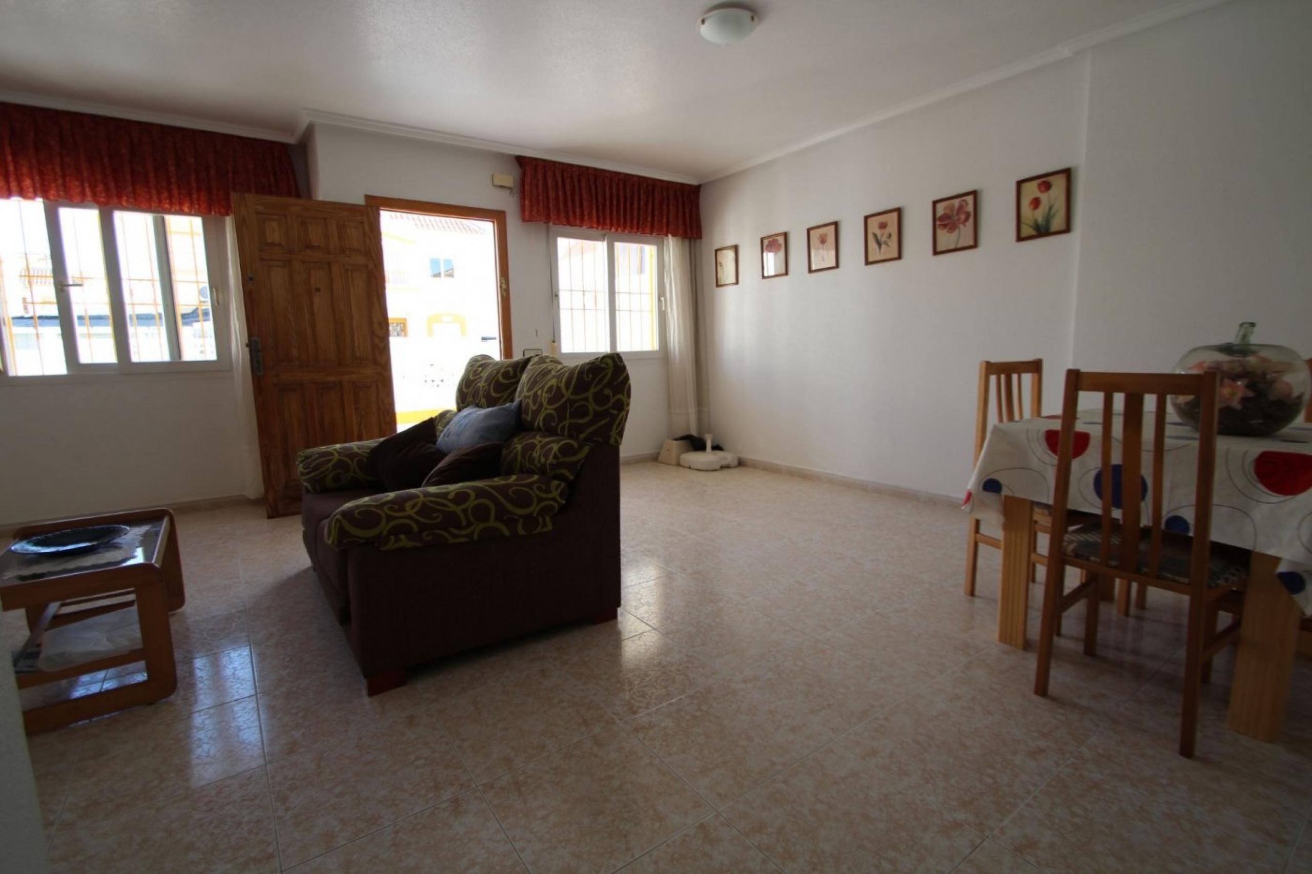 Beau bungalow de 3 chambres et 3 salles de bain avec un grand terrain avec orientation sud