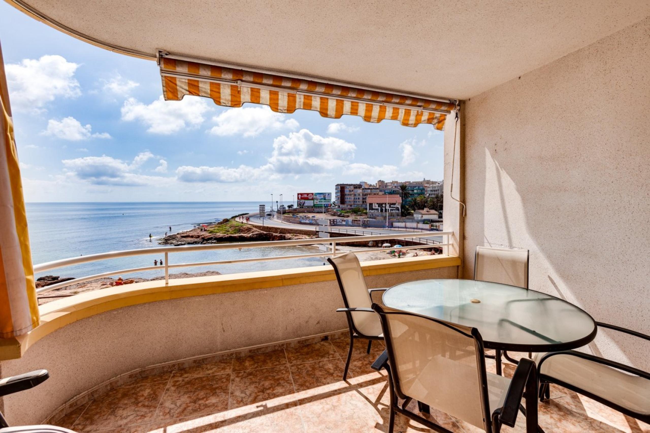 Â € 1 Lüse et vue sur la mer !! 80 m de patio + appartement de 3 chambres + 2 baÃ'os + terrasse, Torrevieja