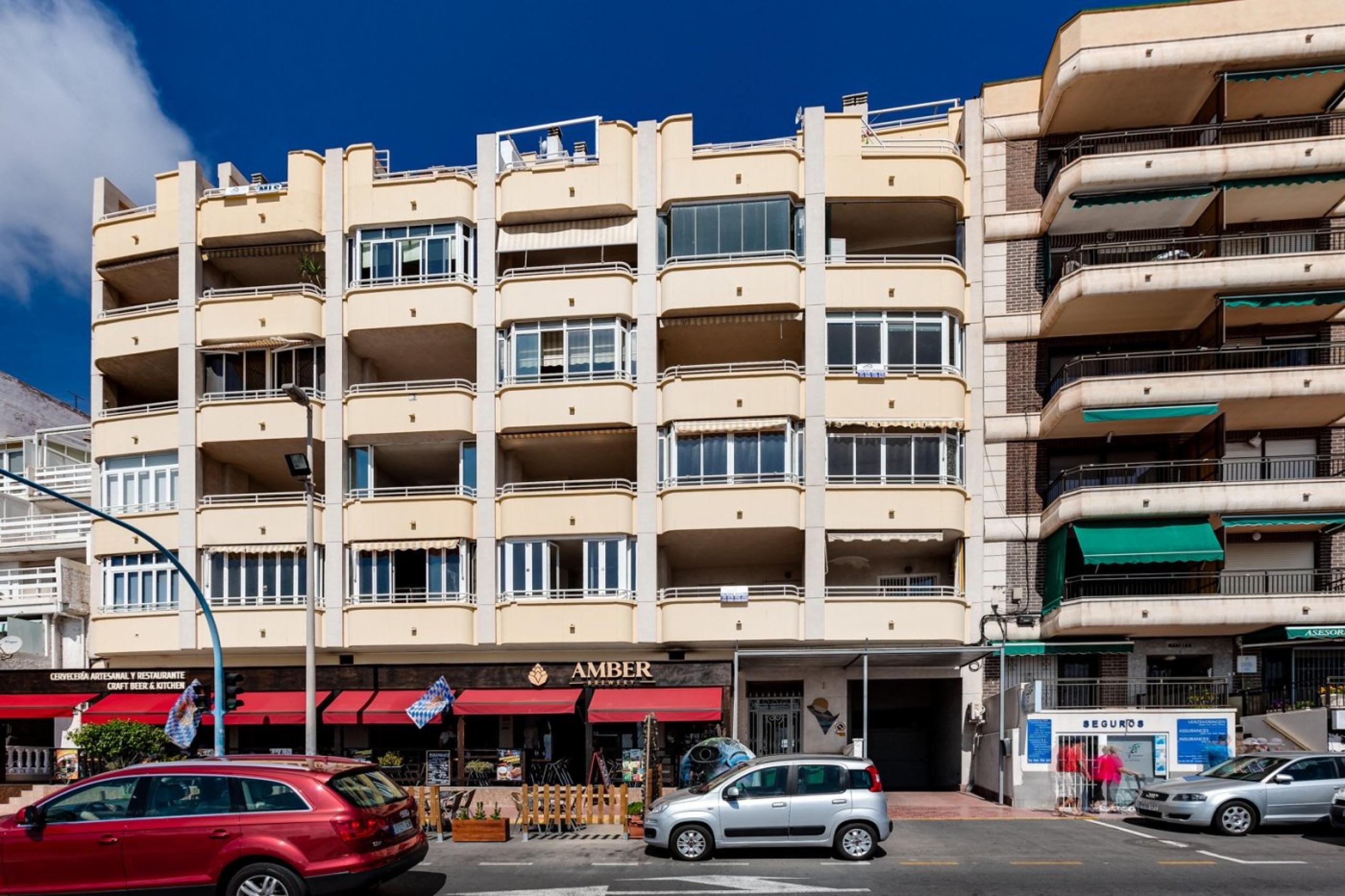 Â € 1 Lüse et vue sur la mer !! 80 m de patio + appartement de 3 chambres + 2 baÃ'os + terrasse, Torrevieja