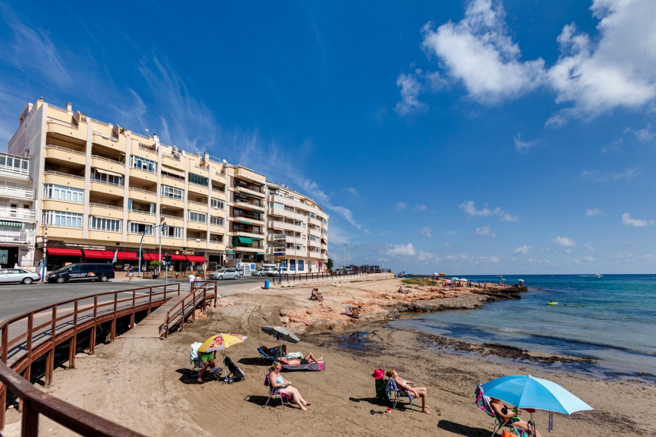 Â € 1 Lüse et vue sur la mer !! 80 m de patio + appartement de 3 chambres + 2 baÃ'os + terrasse, Torrevieja