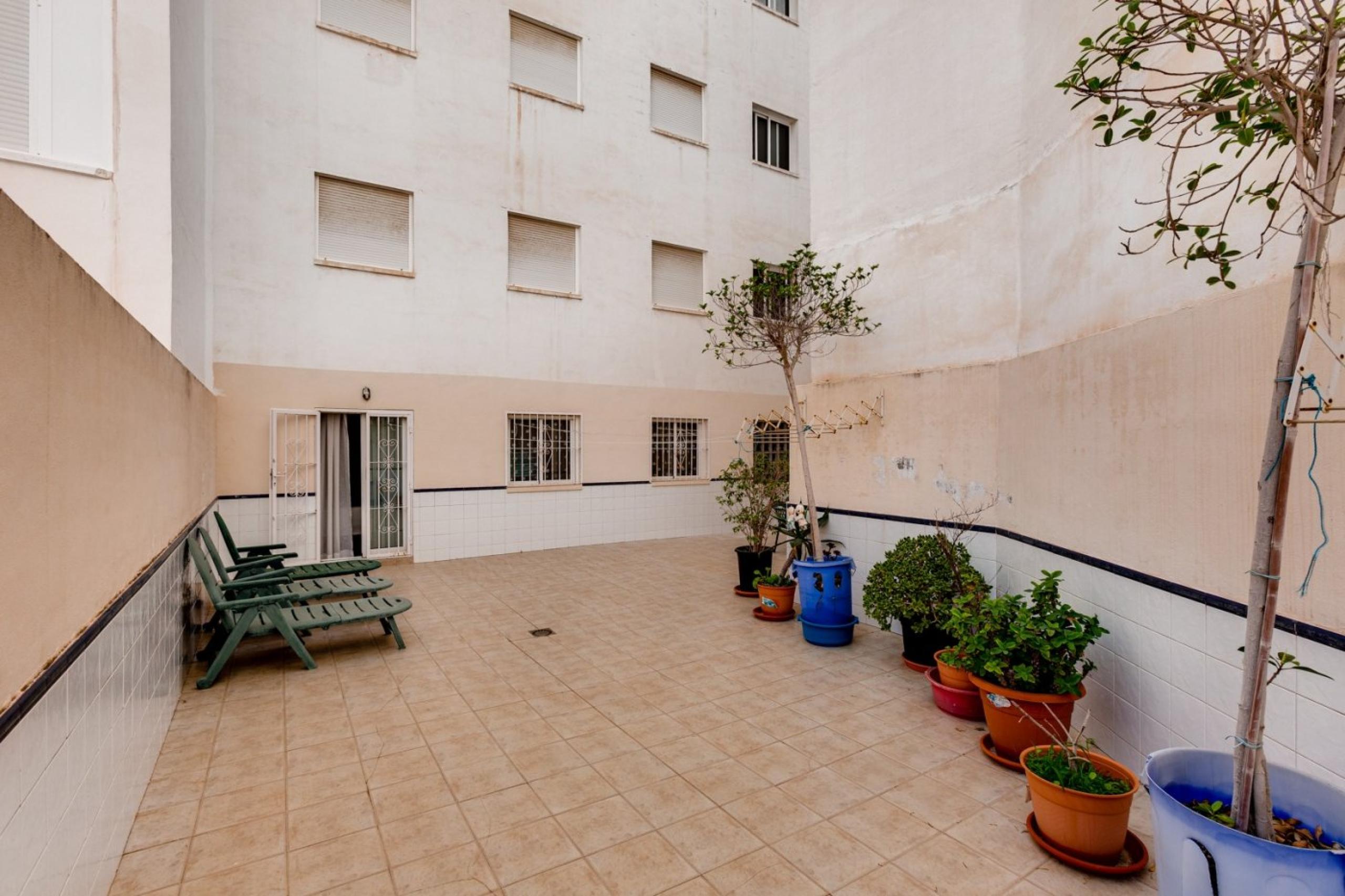 Â € 1 Lüse et vue sur la mer !! 80 m de patio + appartement de 3 chambres + 2 baÃ'os + terrasse, Torrevieja