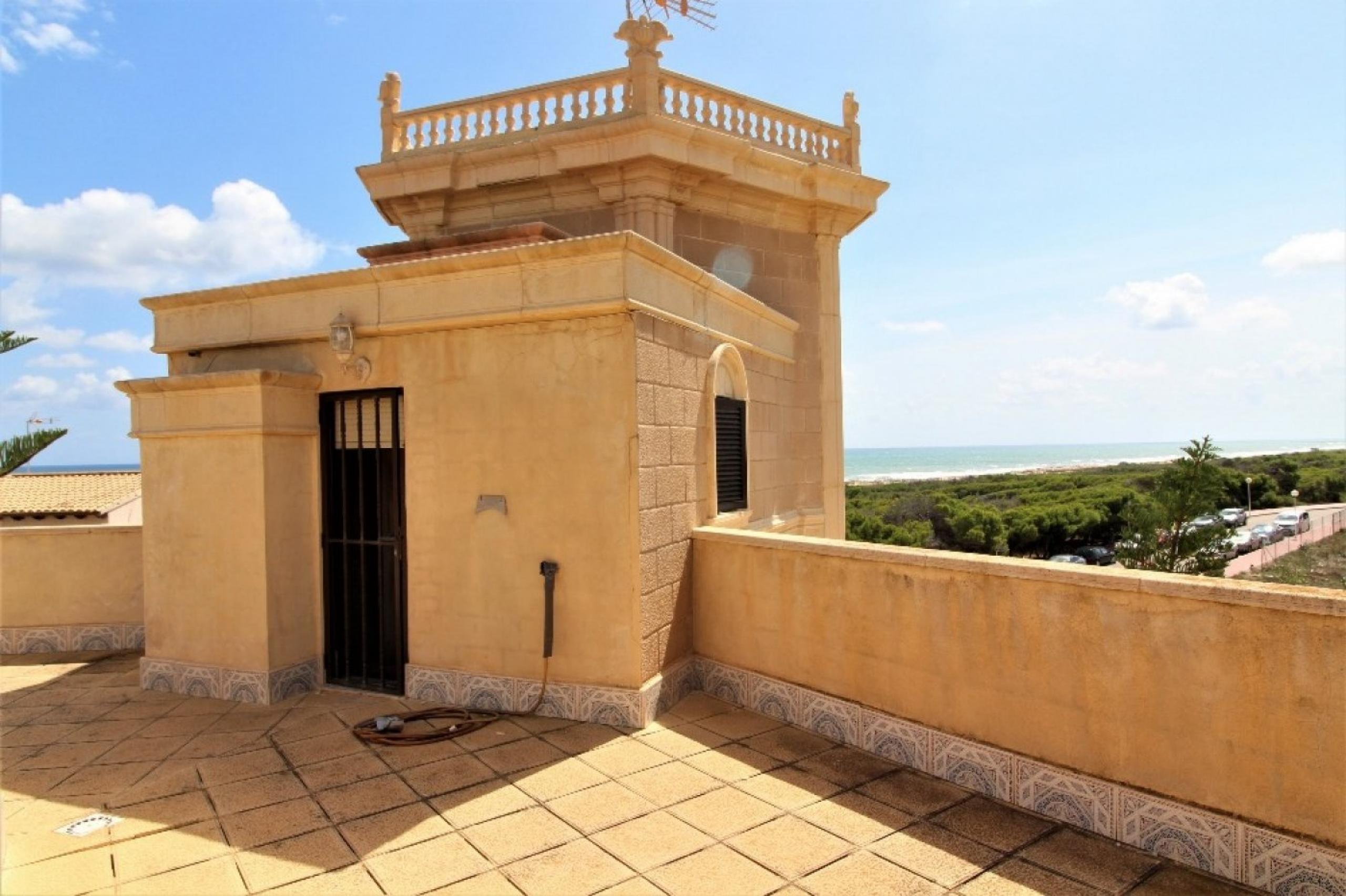 Villa de luxe à seulement 150 m de la plage de Moncayo à Guardamar