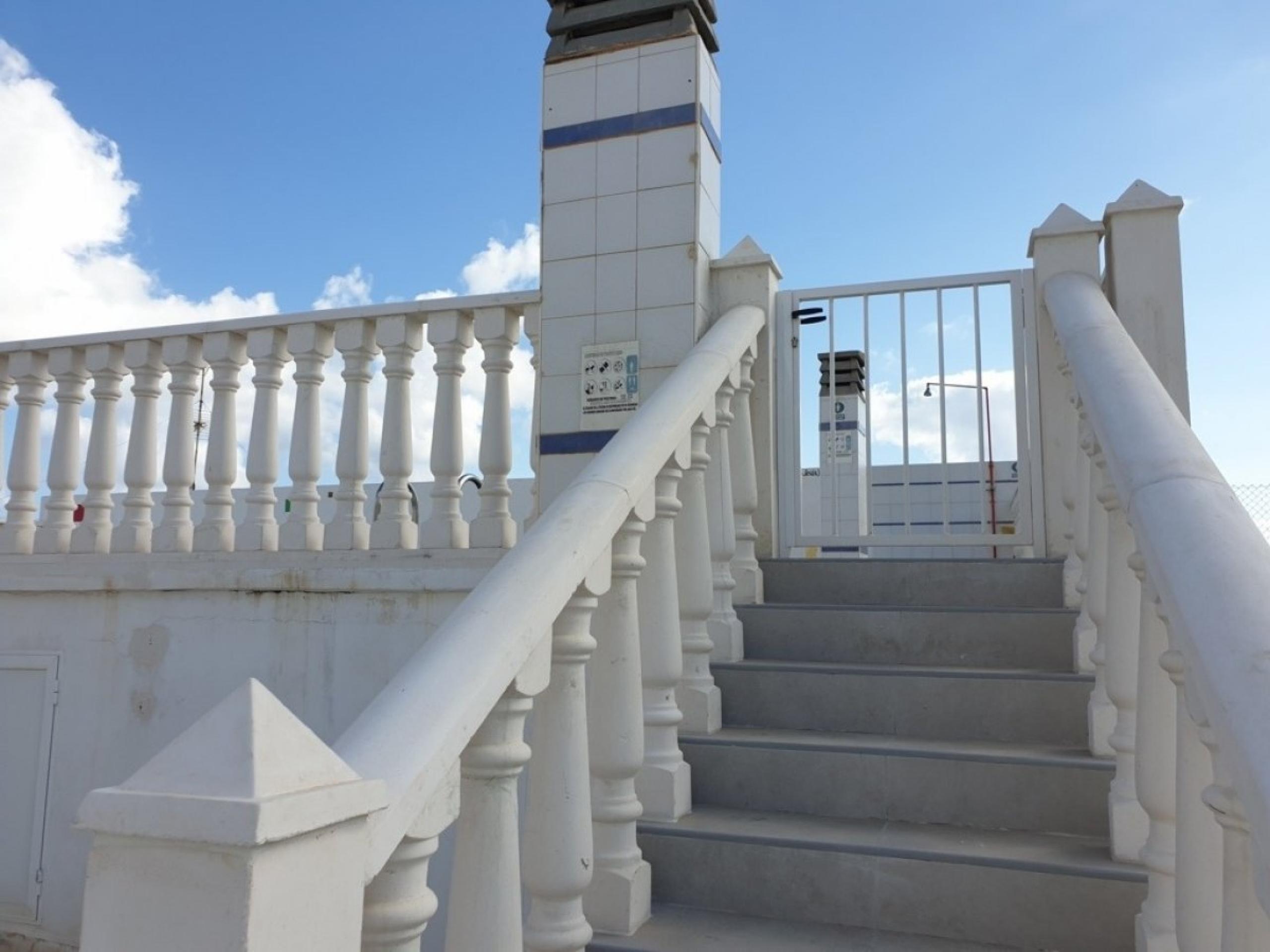 Appartement à côté de la plage de Cura, Piscine communautaire