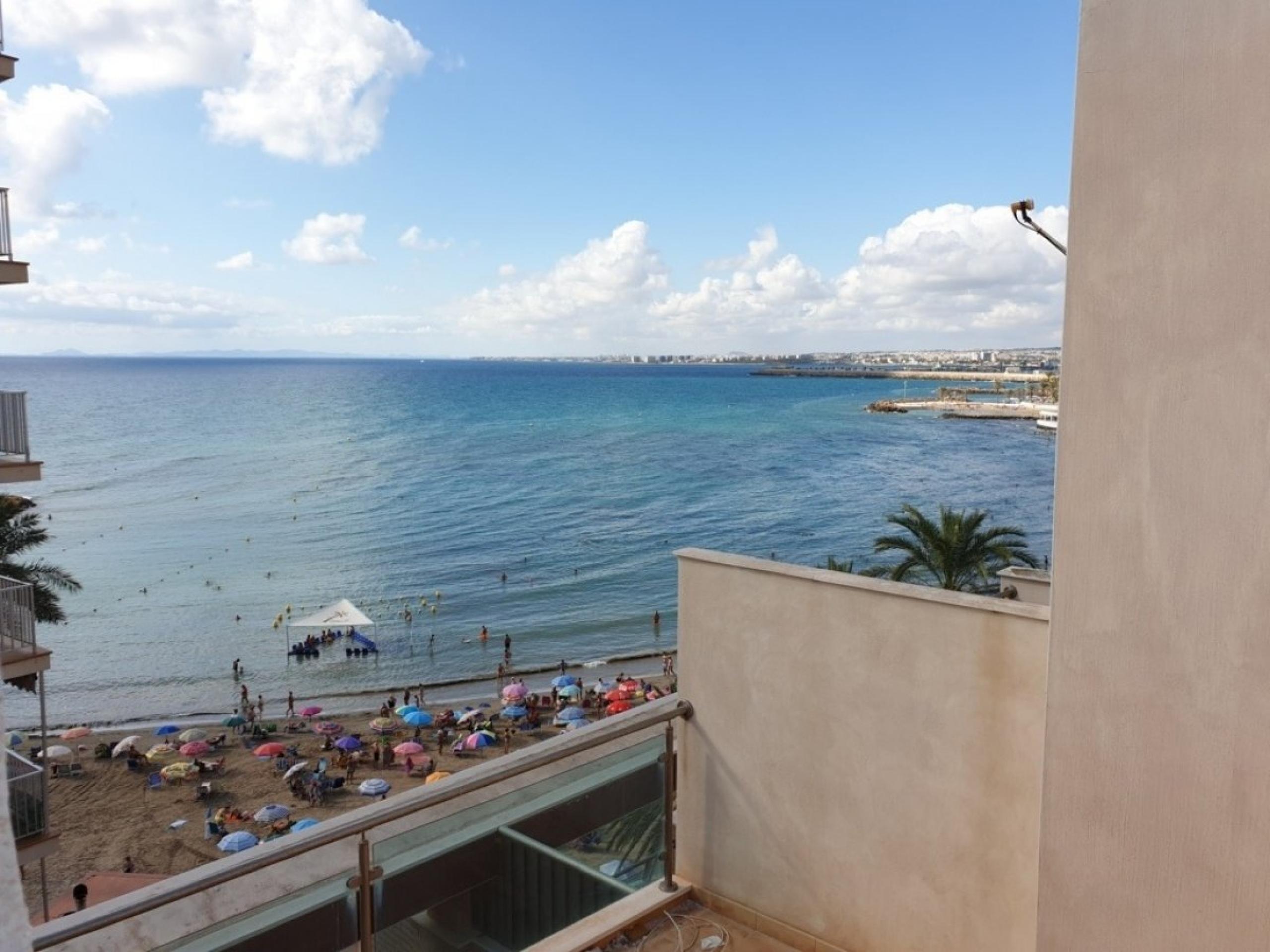 Appartement à côté de la plage de Cura, Piscine communautaire