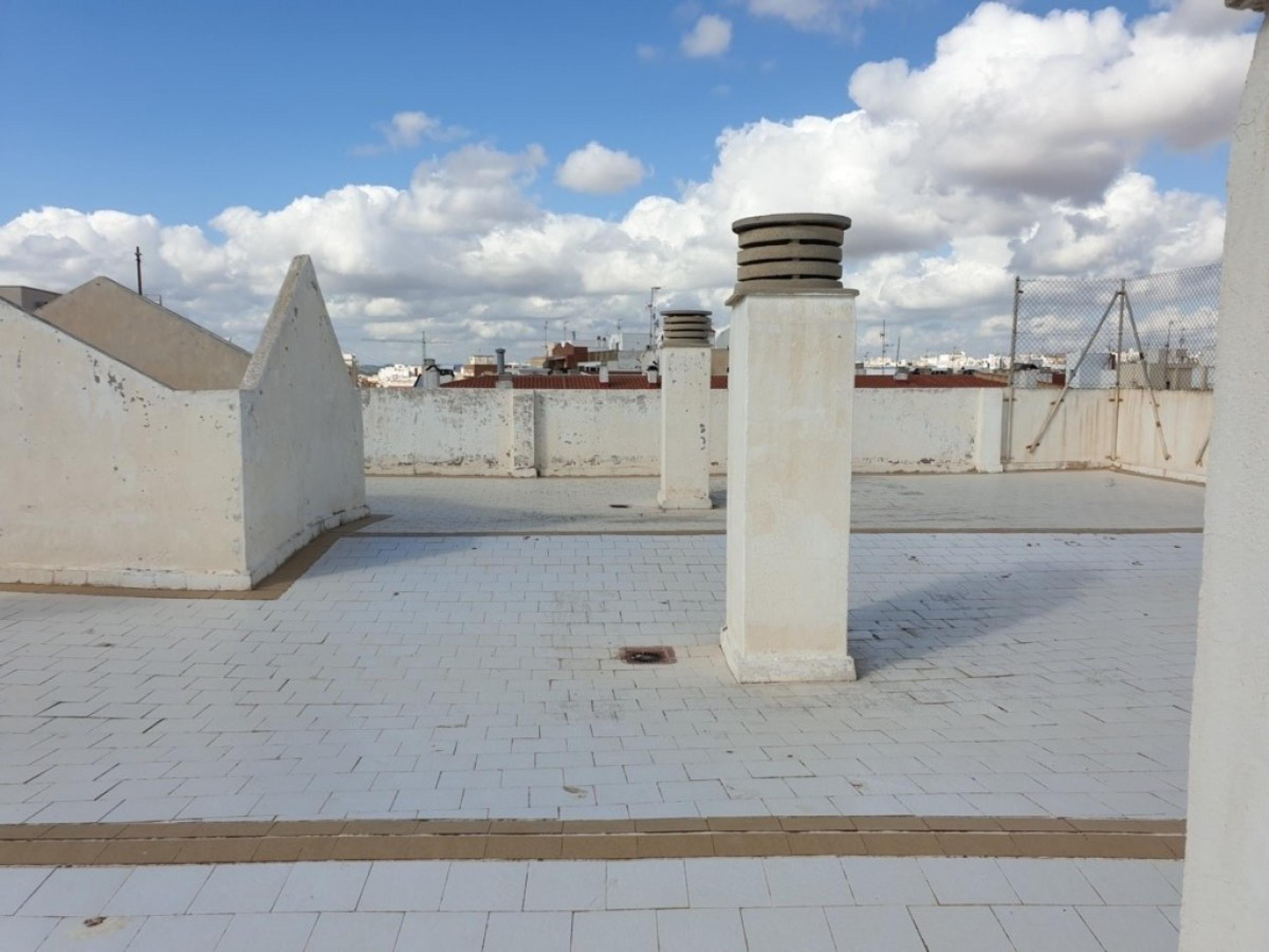 Appartement à côté de la plage de Cura, Piscine communautaire