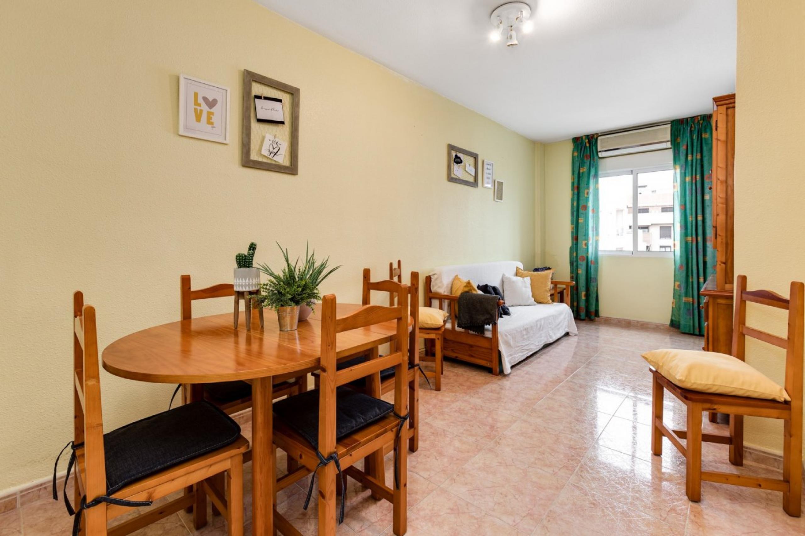 Appartement 1 chambre avec piscine communautaire dans le centre de Torrevieja