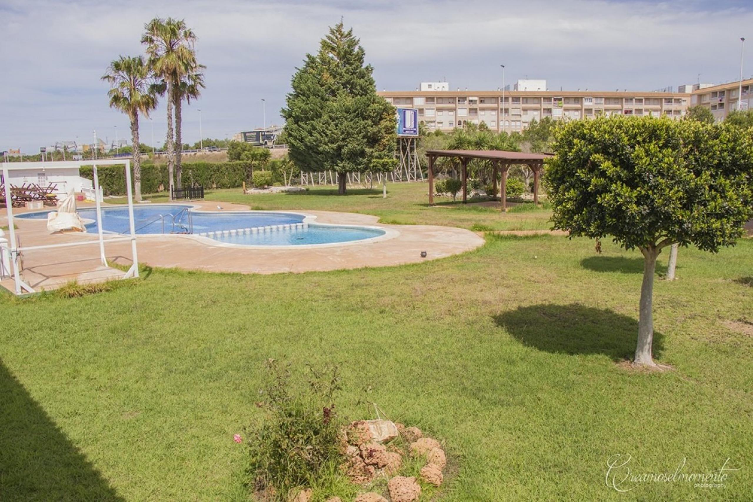 Bungalow au sol haut avec solarium et piscine communale