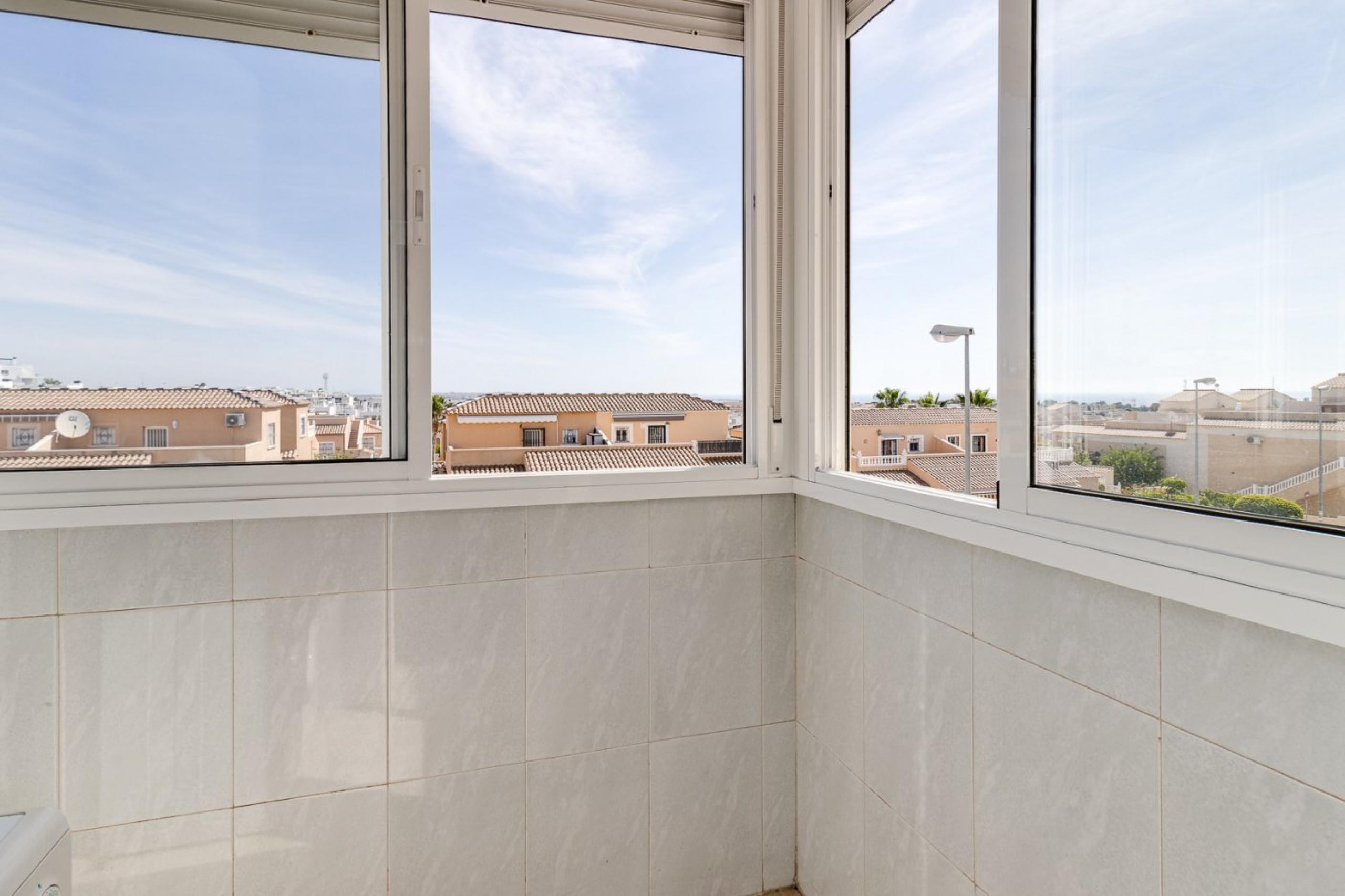 Beau bungalow au dernier étage avec grande terrasse sud + solarium de 30 m²