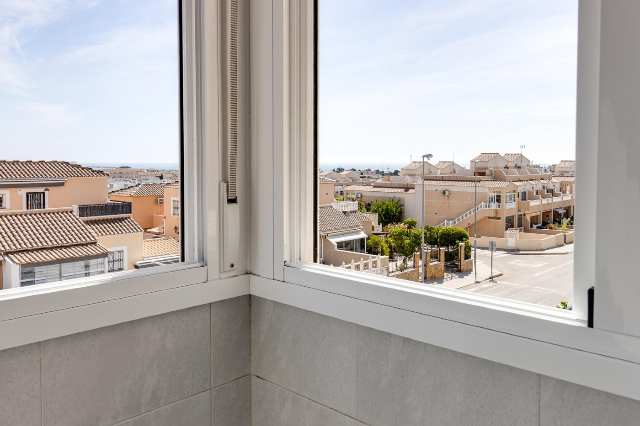 Beau bungalow au dernier étage avec grande terrasse sud + solarium de 30 m²