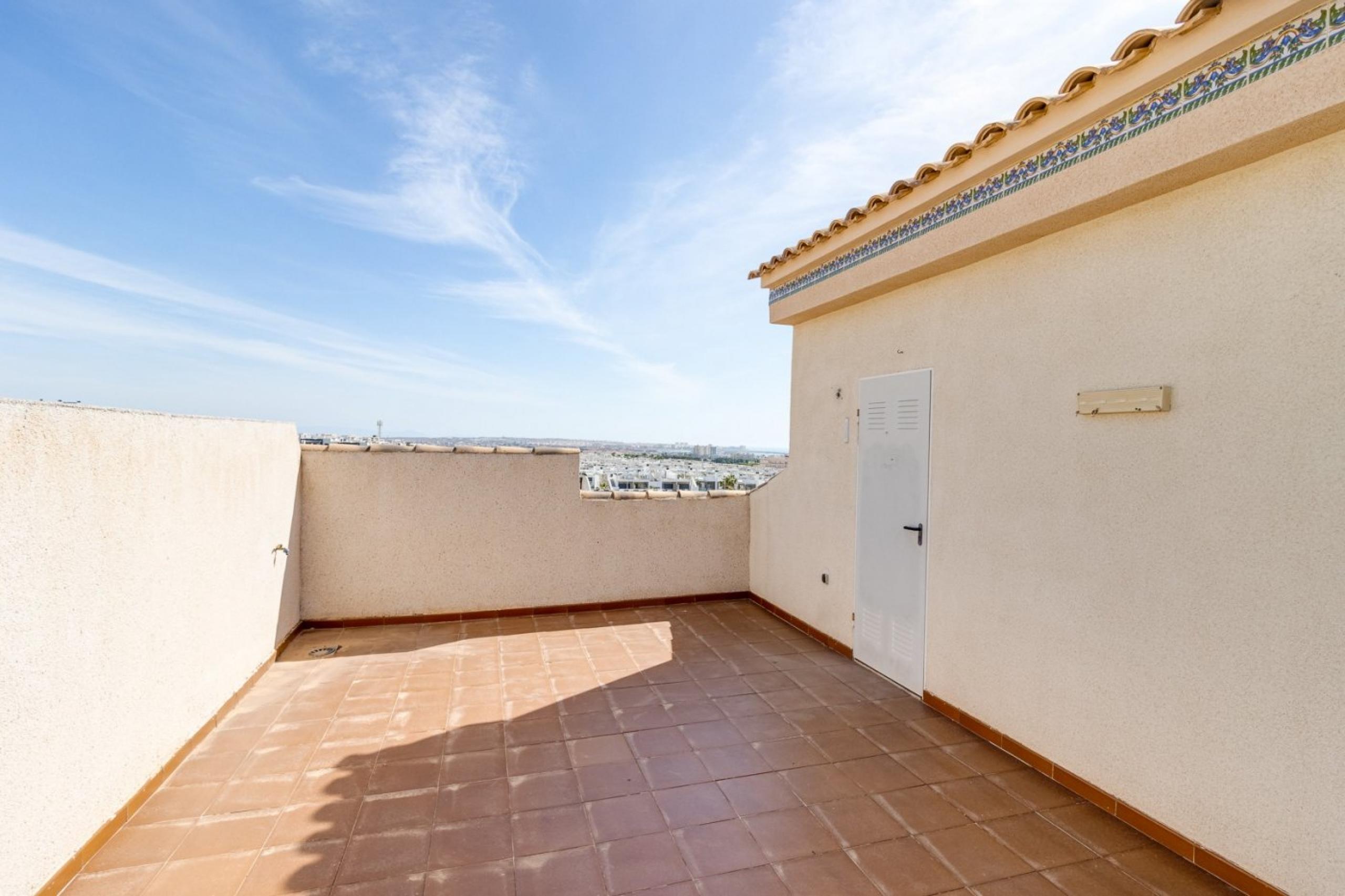 Beau bungalow au dernier étage avec grande terrasse sud + solarium de 30 m²