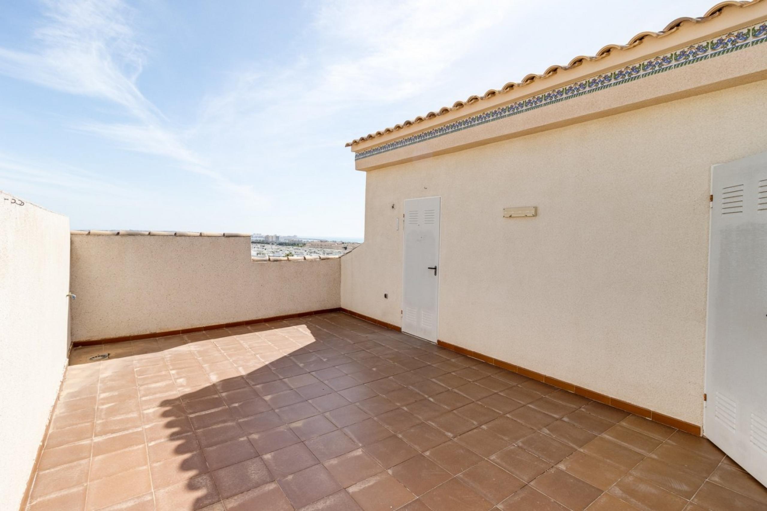 Beau bungalow au dernier étage avec grande terrasse sud + solarium de 30 m²