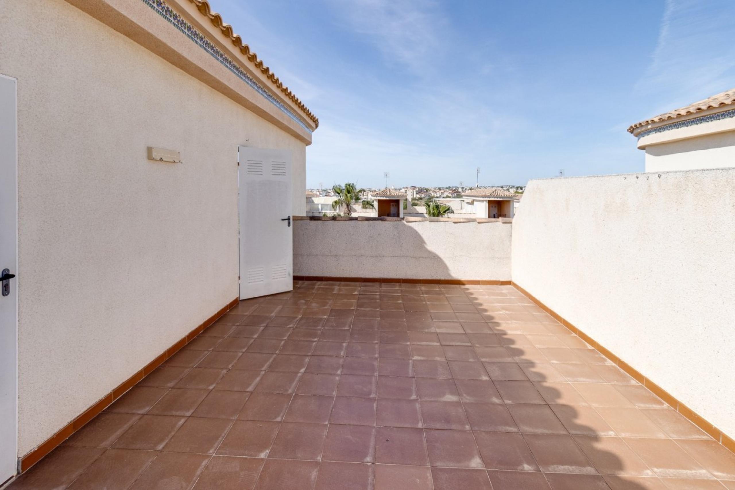 Beau bungalow au dernier étage avec grande terrasse sud + solarium de 30 m²