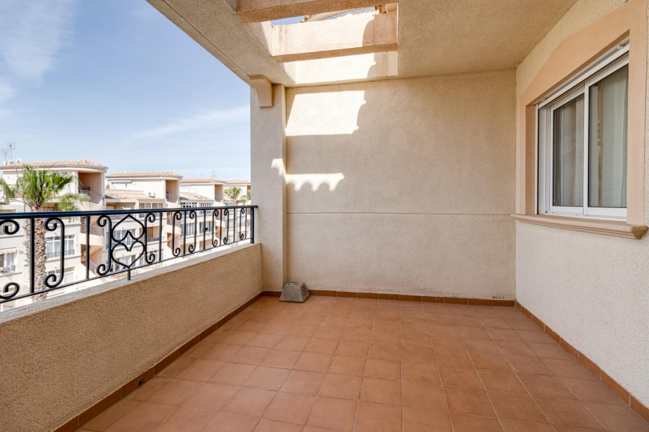 Beau bungalow au dernier étage avec grande terrasse sud + solarium de 30 m²