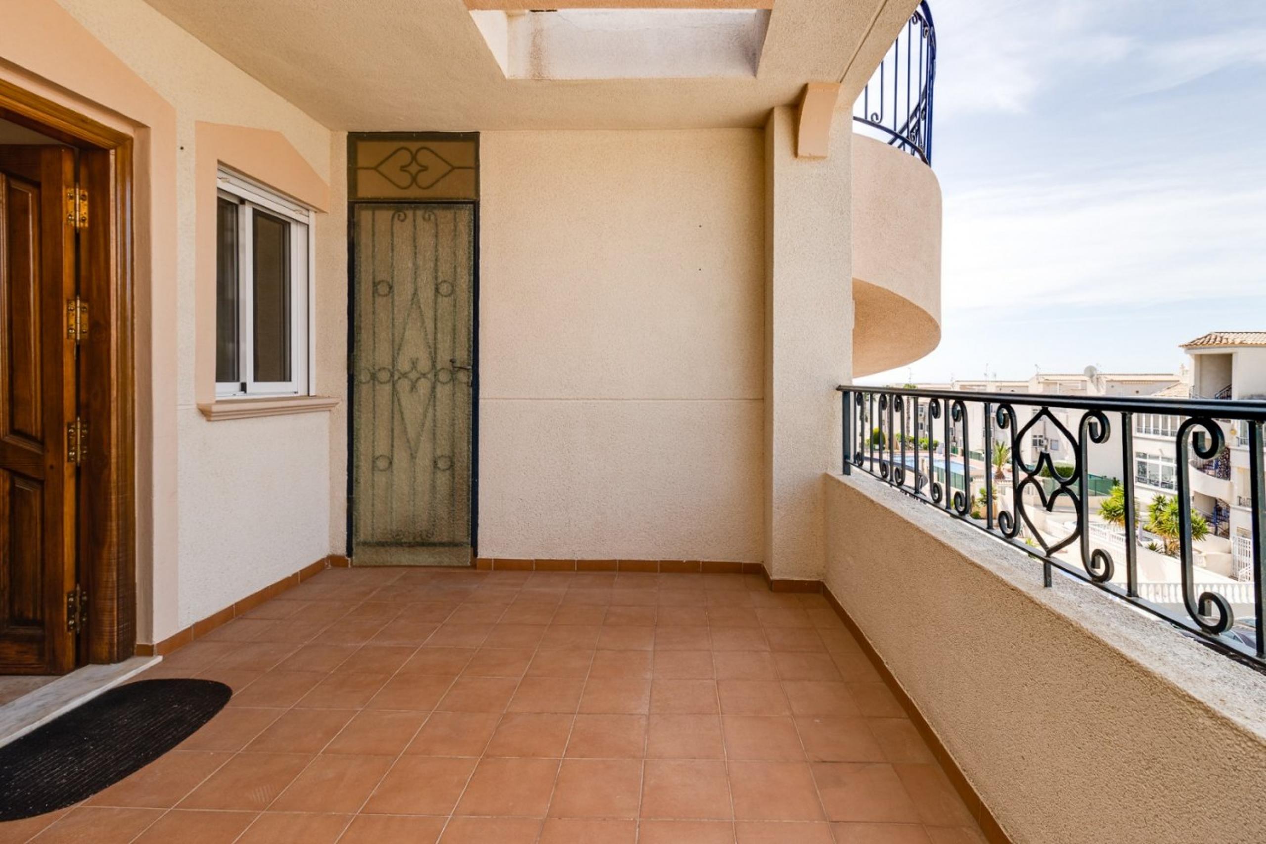 Beau bungalow au dernier étage avec grande terrasse sud + solarium de 30 m²