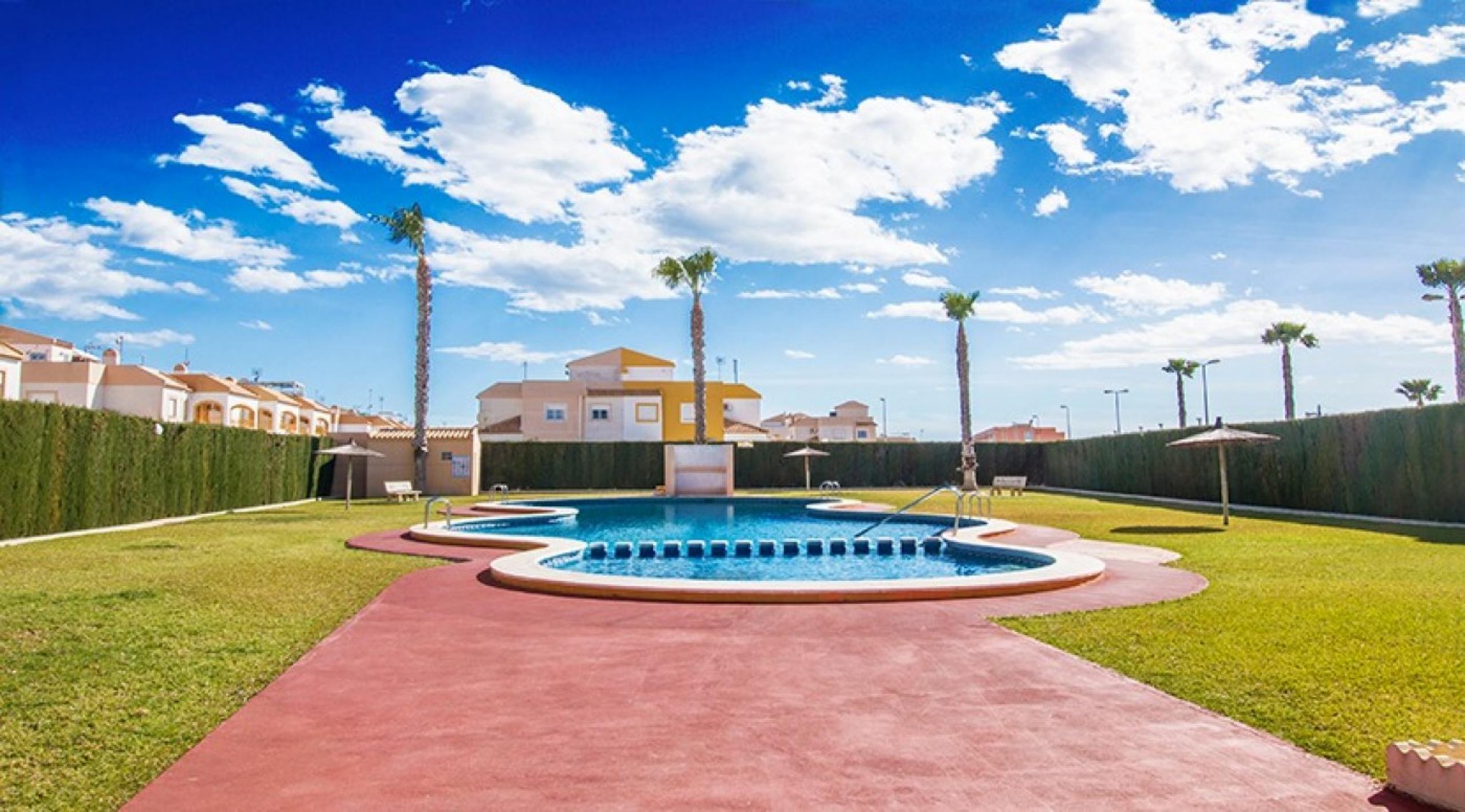 Bungalow High Floor Rénové avec solo, Terrasse et vue sur la vue à Altos del Limonar