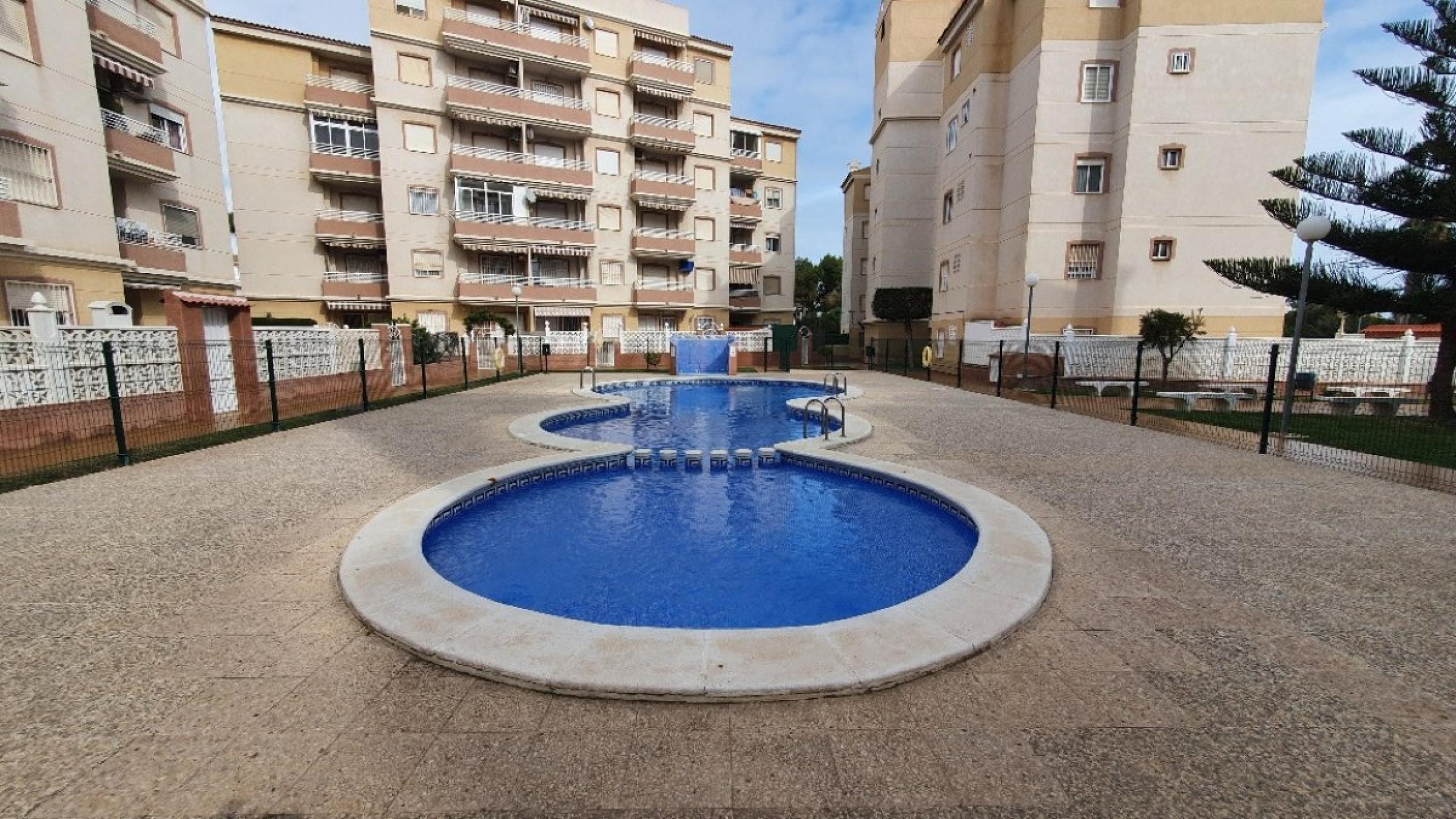 Bungalow Rez-de-chaussée avec jardin, garage et piscine commune