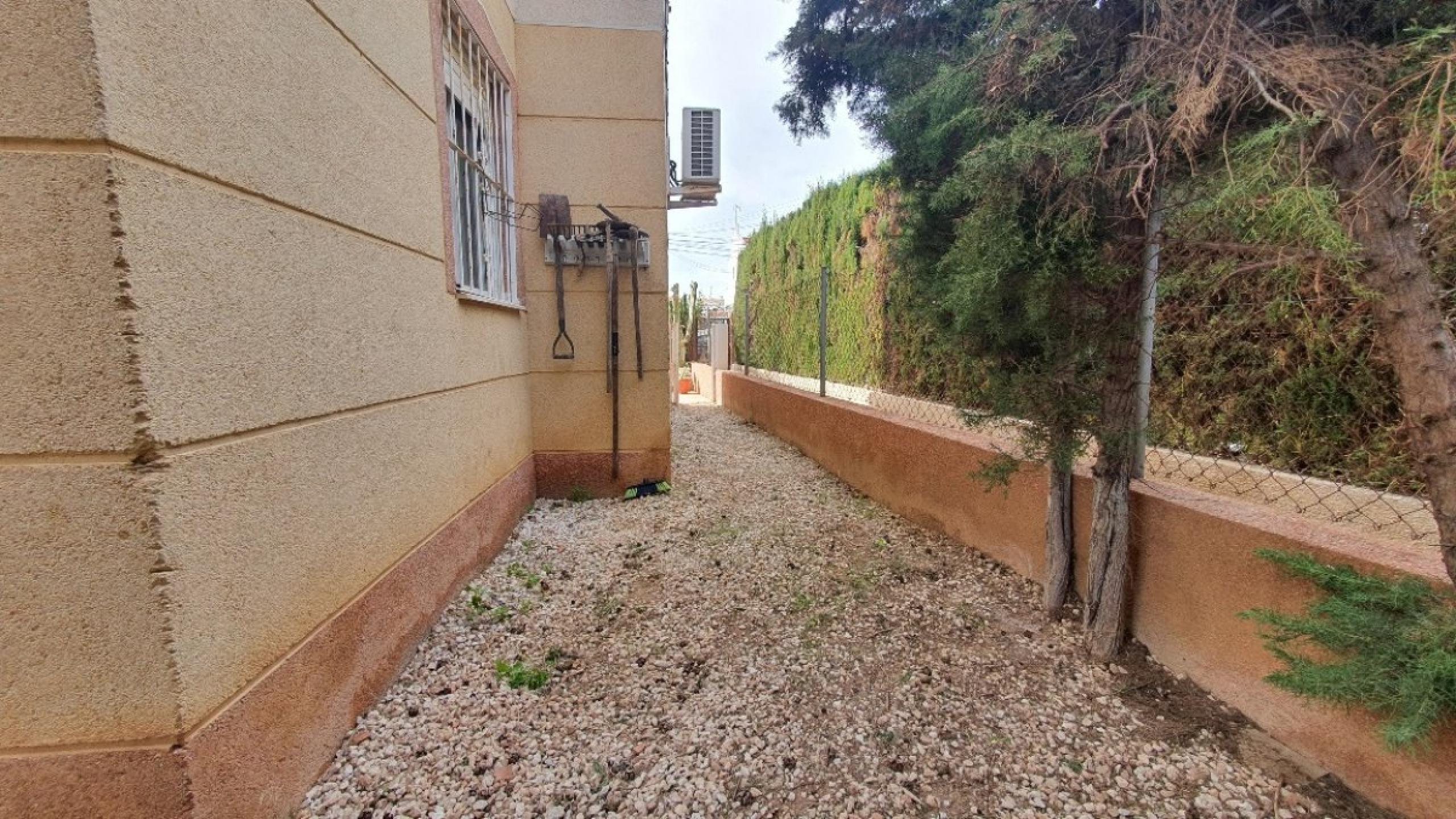 Bungalow Rez-de-chaussée avec jardin, garage et piscine commune