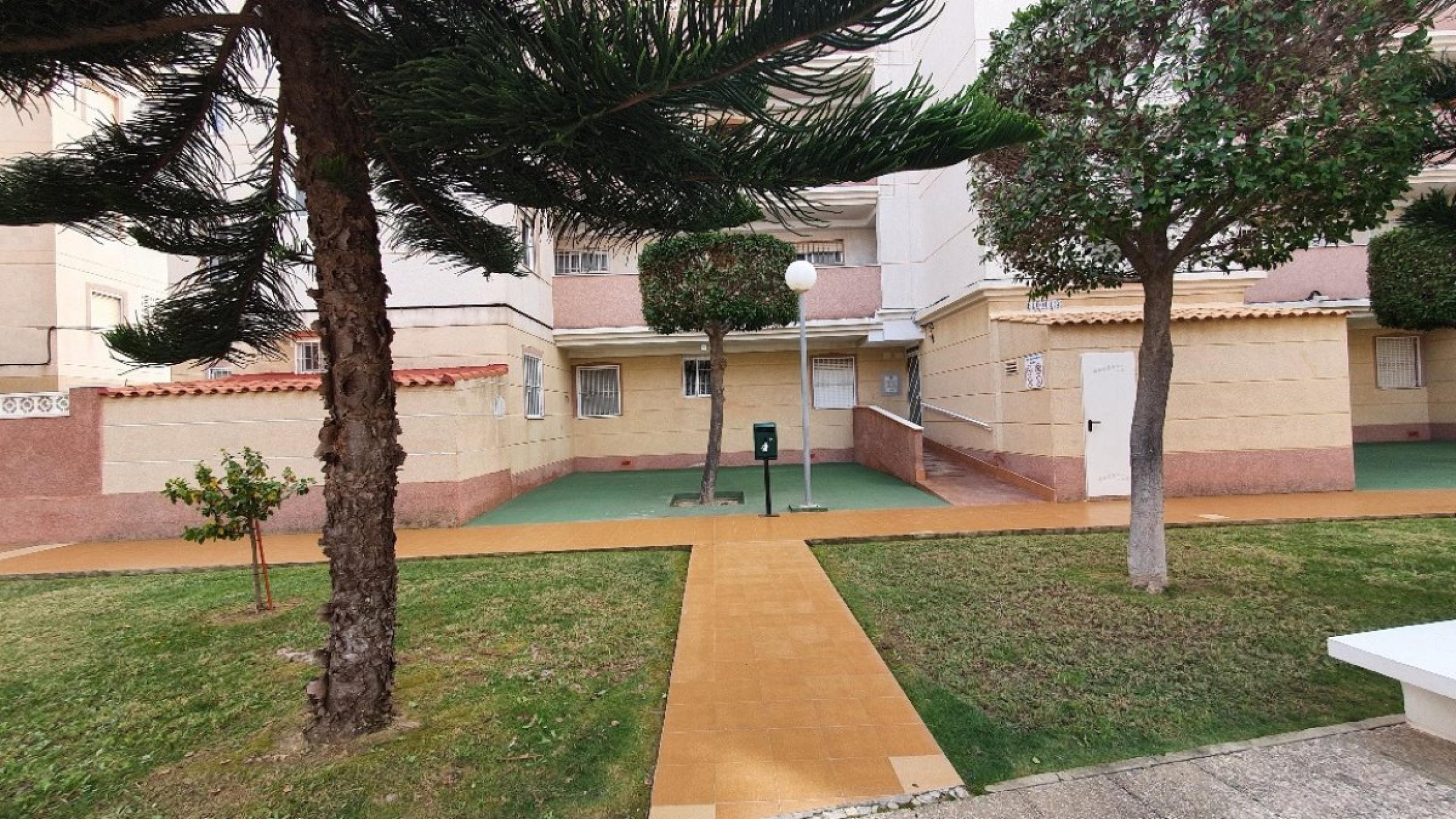 Bungalow Rez-de-chaussée avec jardin, garage et piscine commune