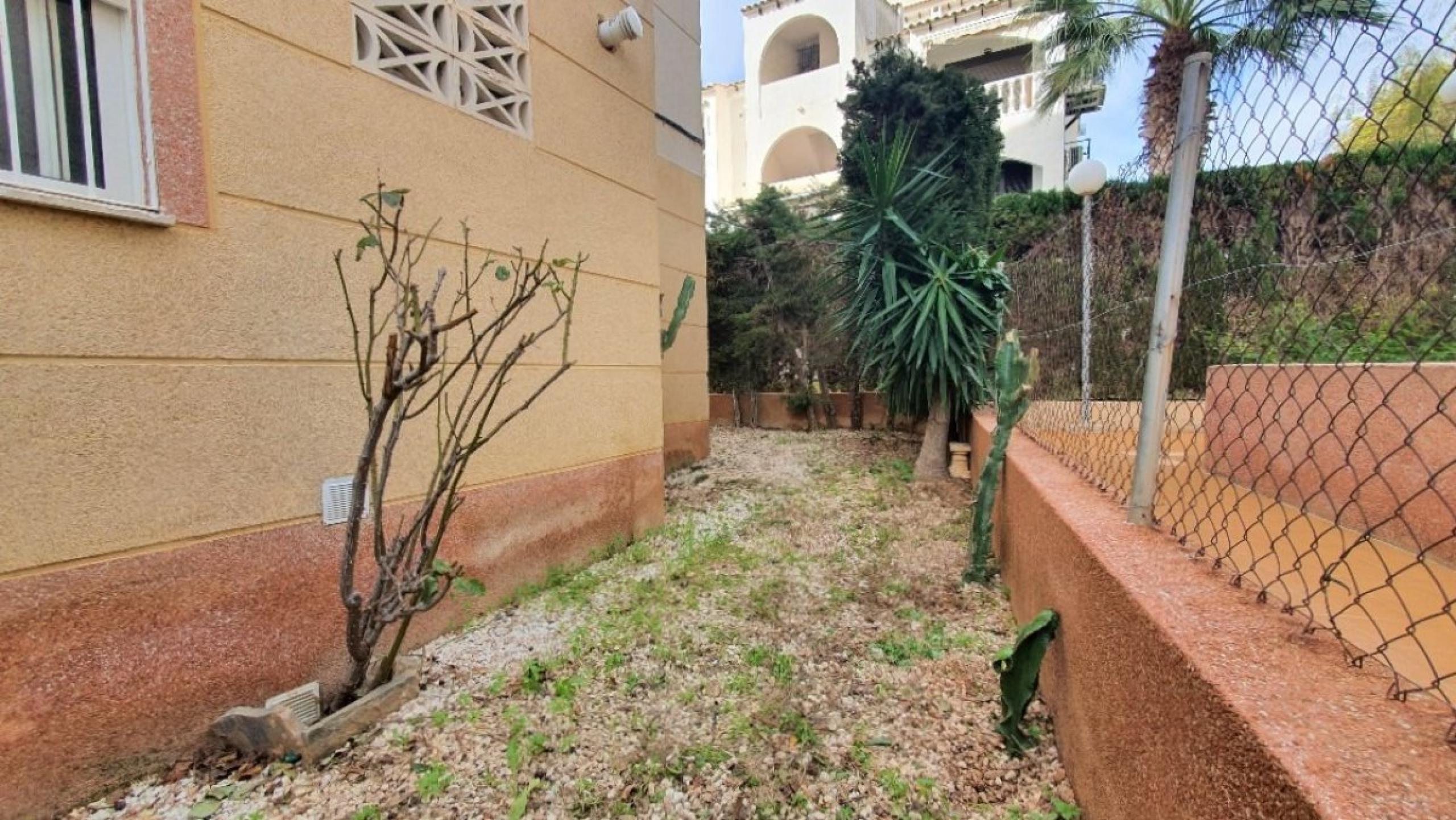 Bungalow Rez-de-chaussée avec jardin, garage et piscine commune