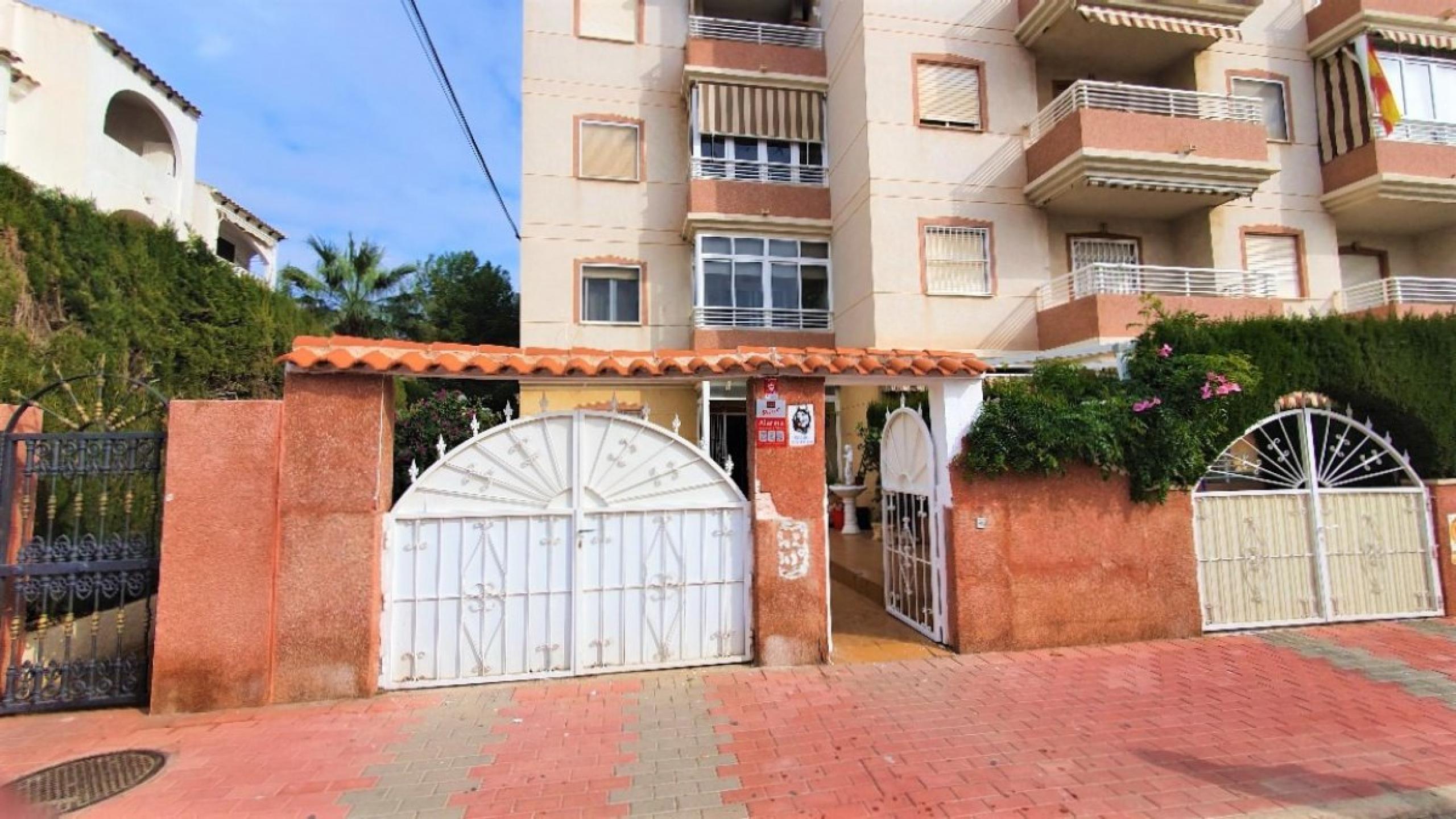 Bungalow Rez-de-chaussée avec jardin, garage et piscine commune