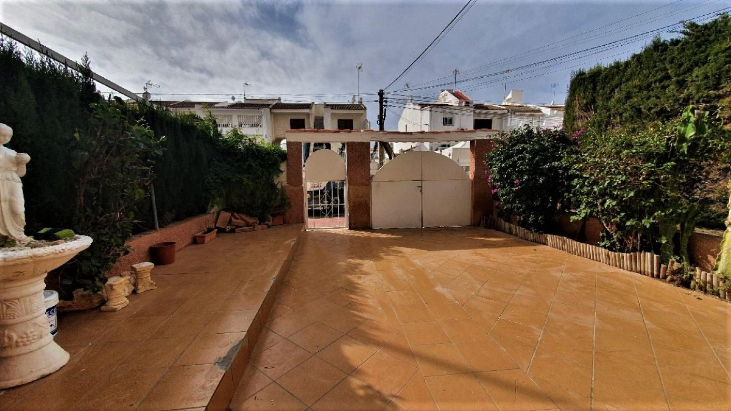 Bungalow Rez-de-chaussée avec jardin, garage et piscine commune