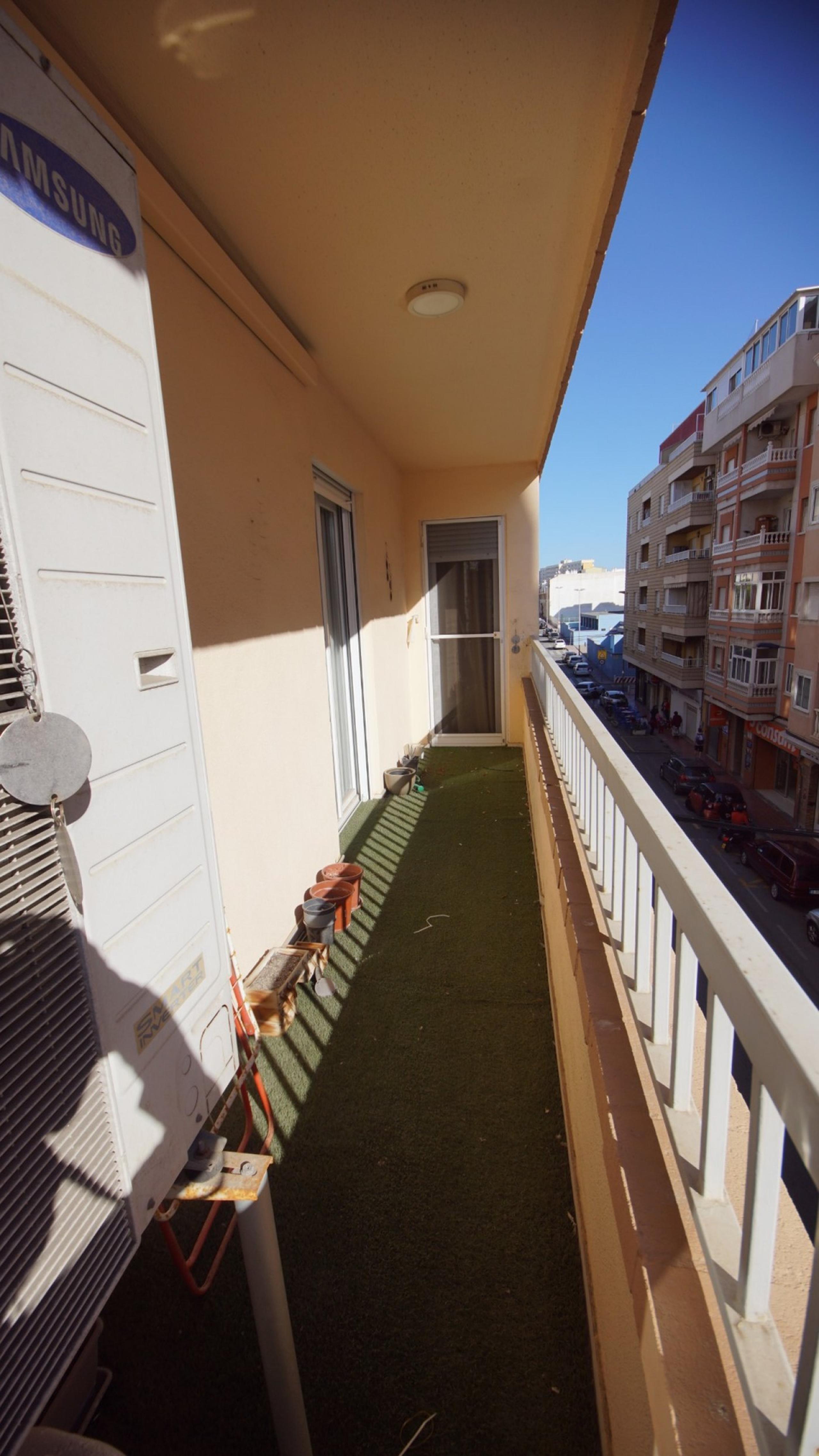 Grand appartement rénové dans le centre de Torrevieja.