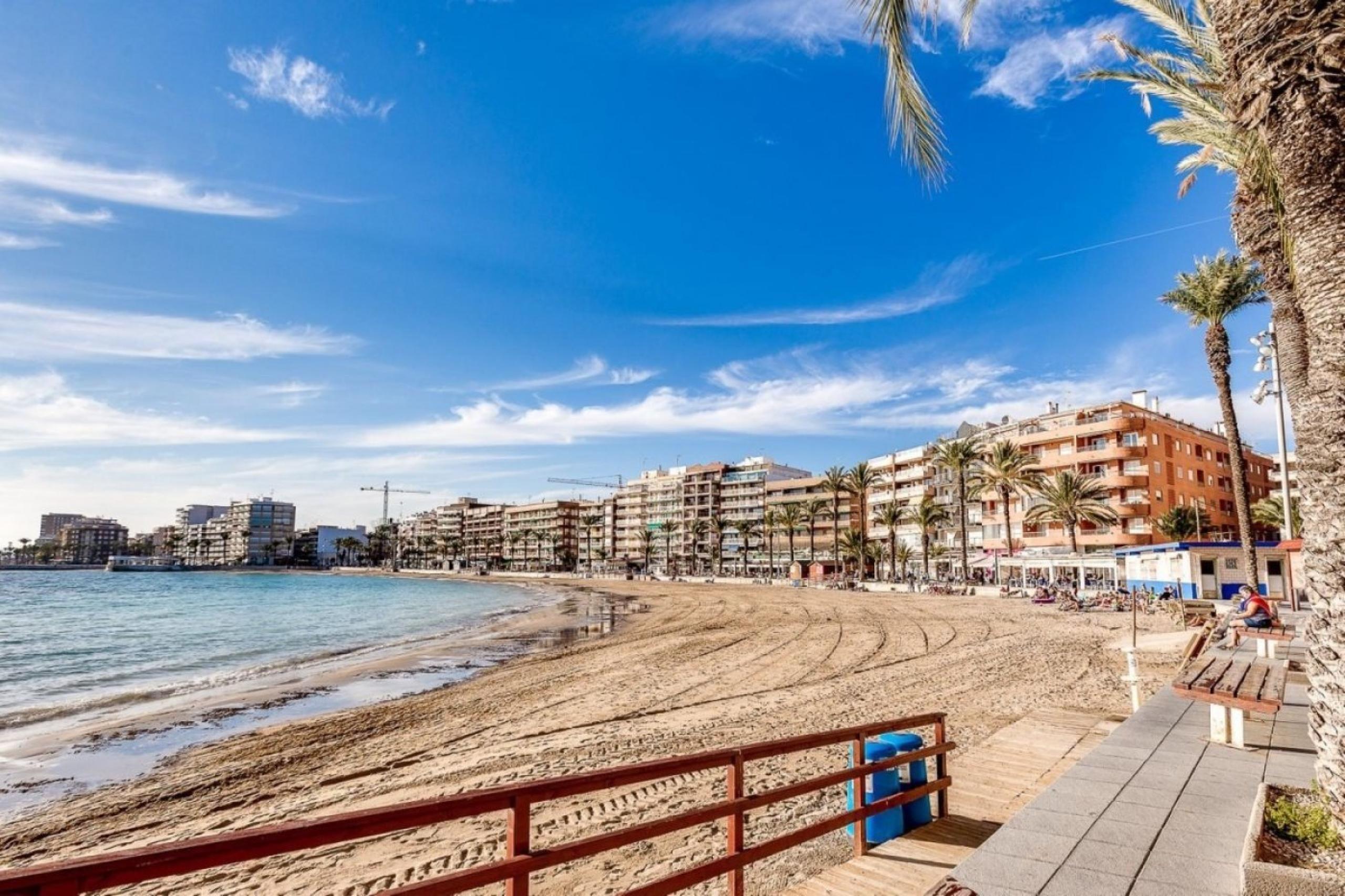 Grand appartement rénové dans le centre de Torrevieja.