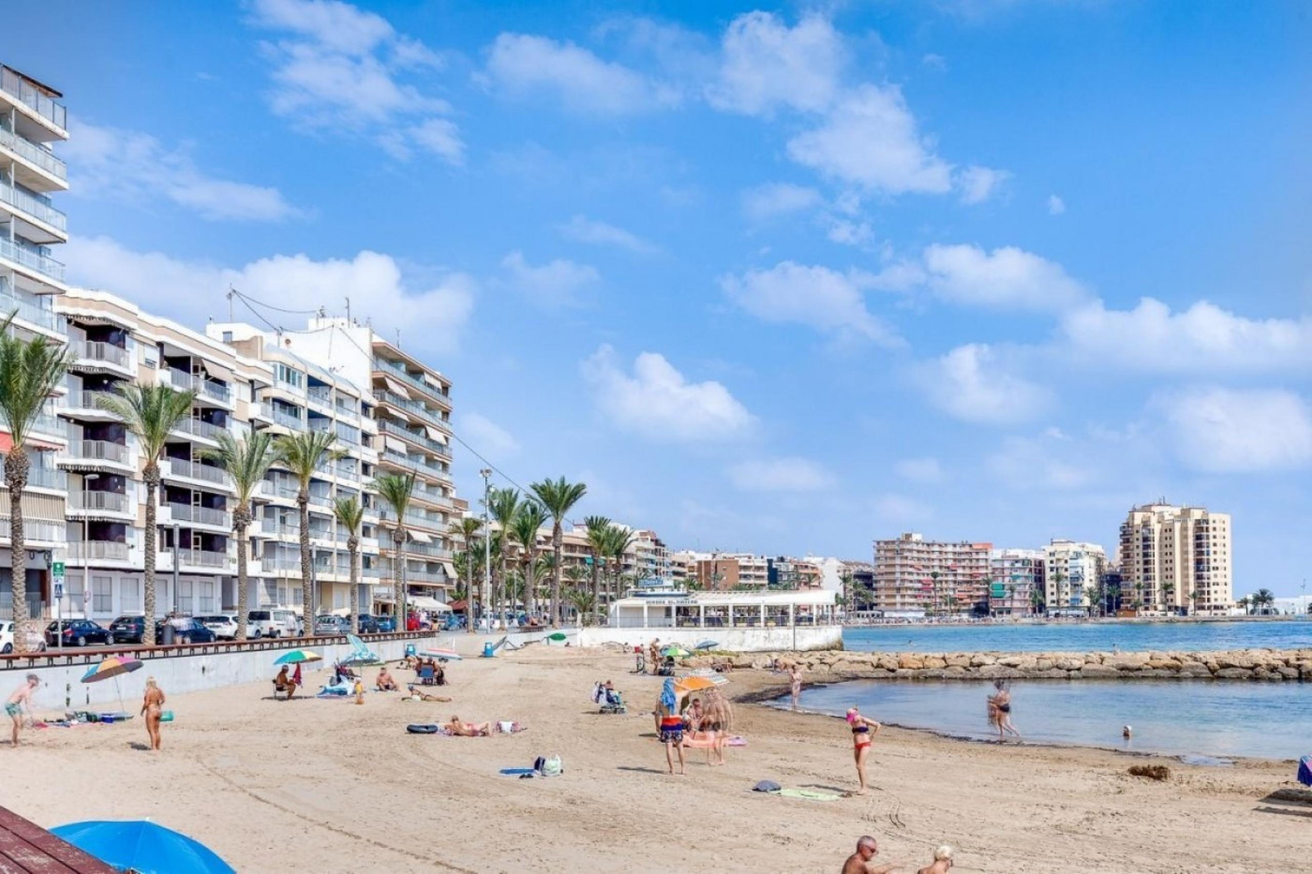 Grand appartement rénové dans le centre de Torrevieja.