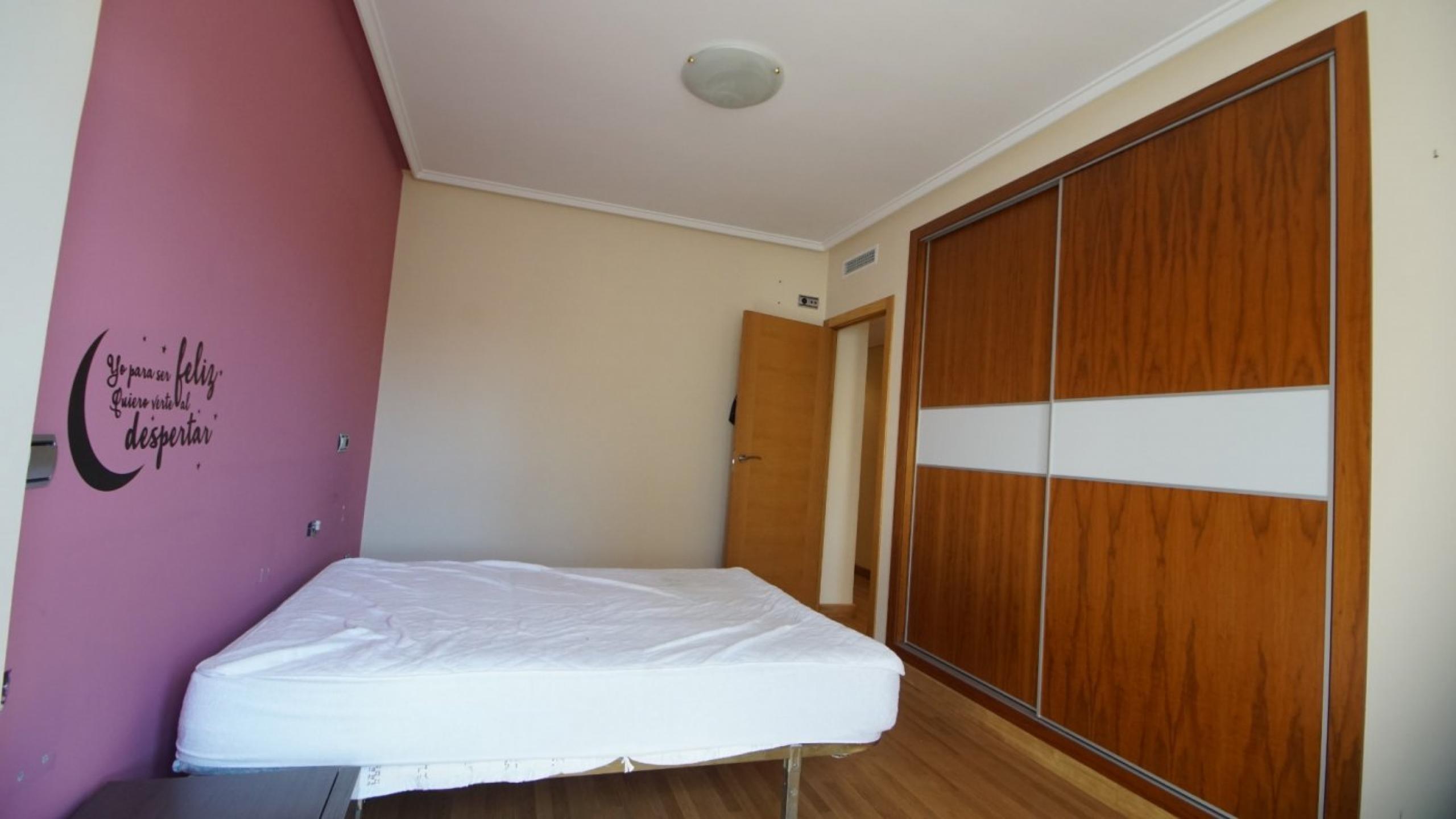 Grand appartement rénové dans le centre de Torrevieja.