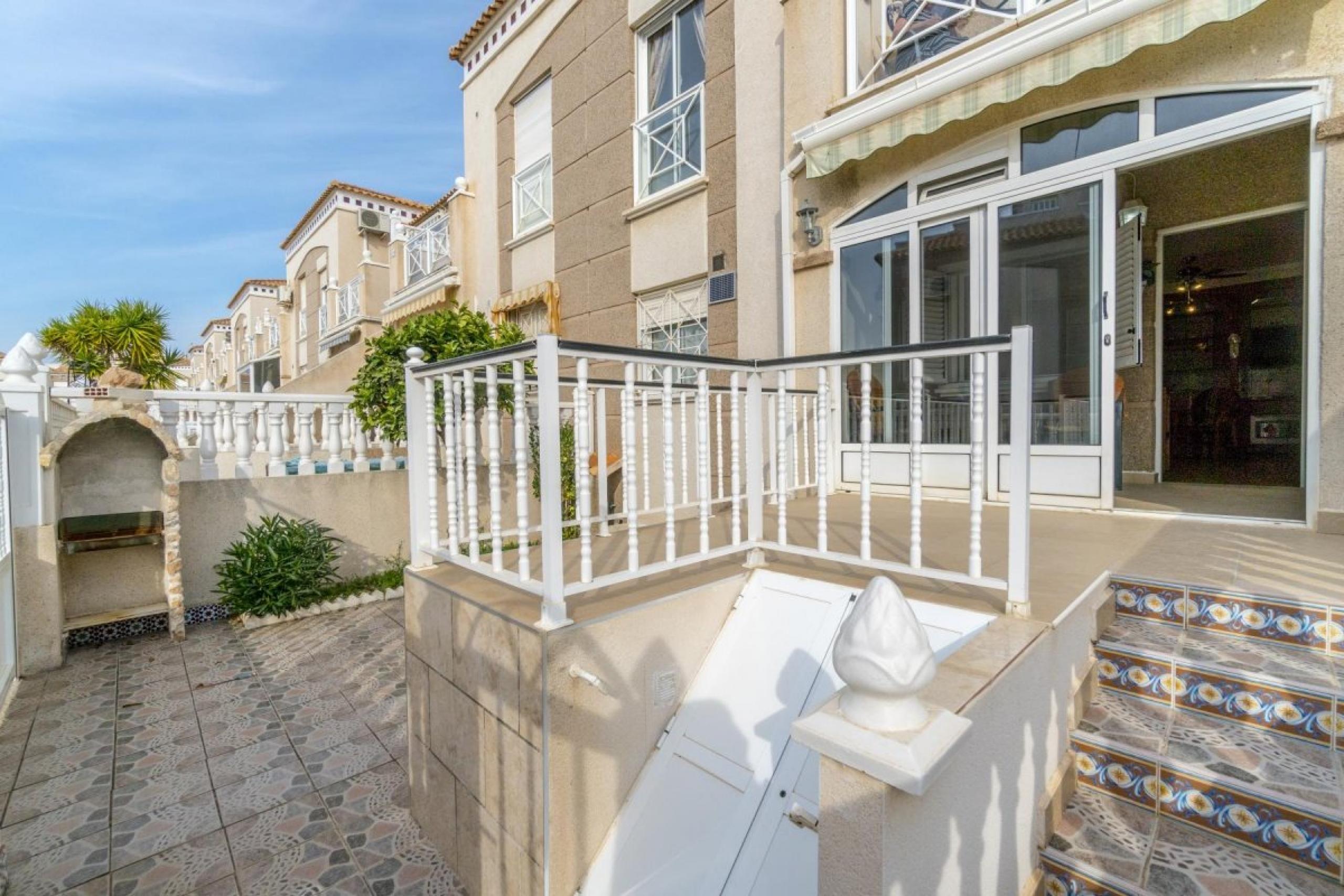 High Bay, beau rez-de-chaussée de bungalow avec sous-sol